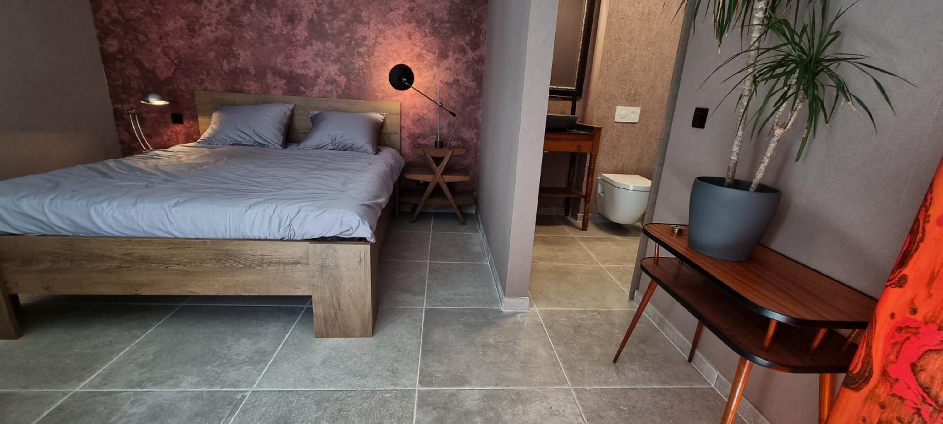 La Chèvre Folle - Lodging in Style with FREE basic breakfast
