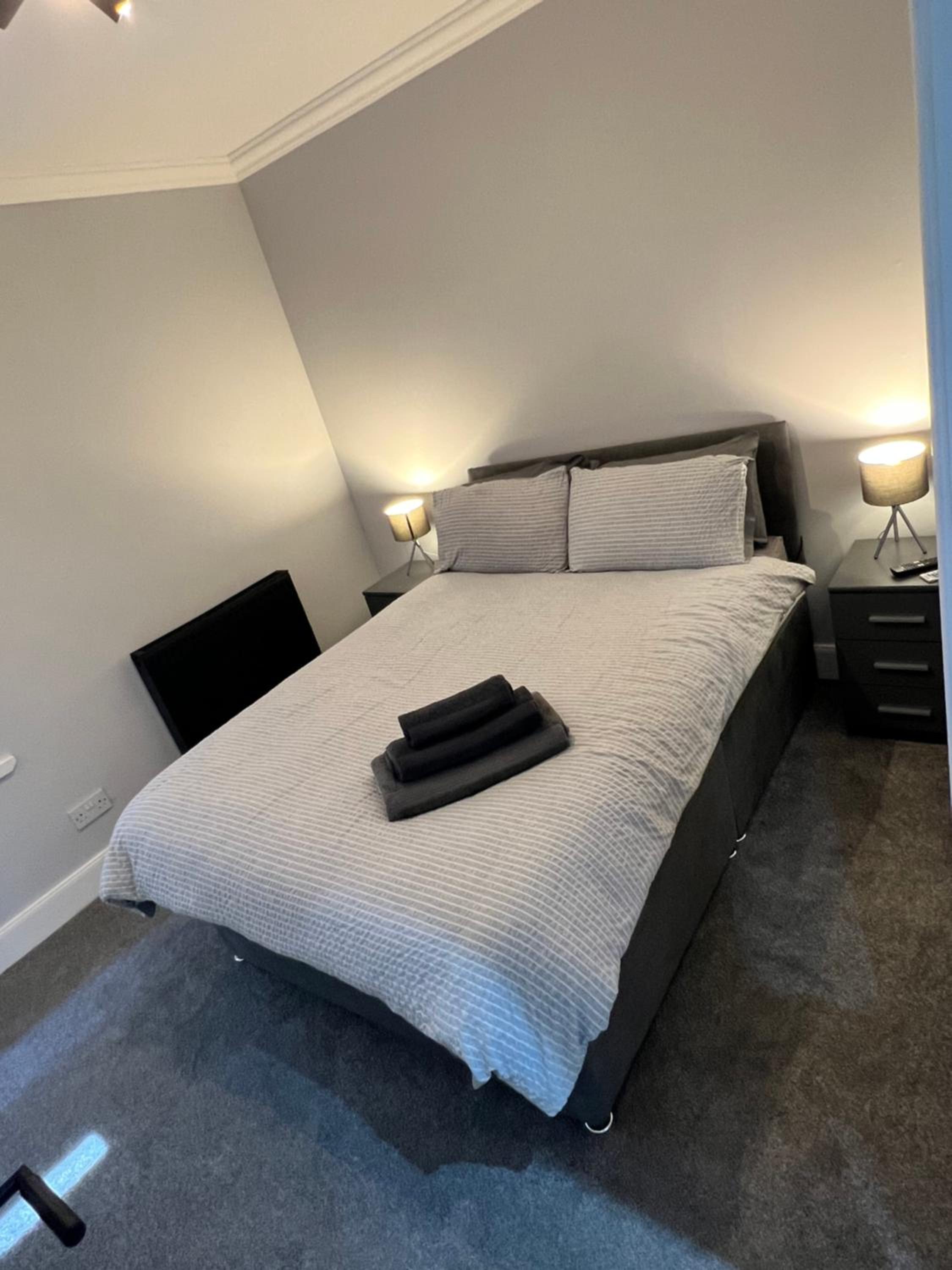 Hotel Town centre 2 bed luxury apartment - Image 1