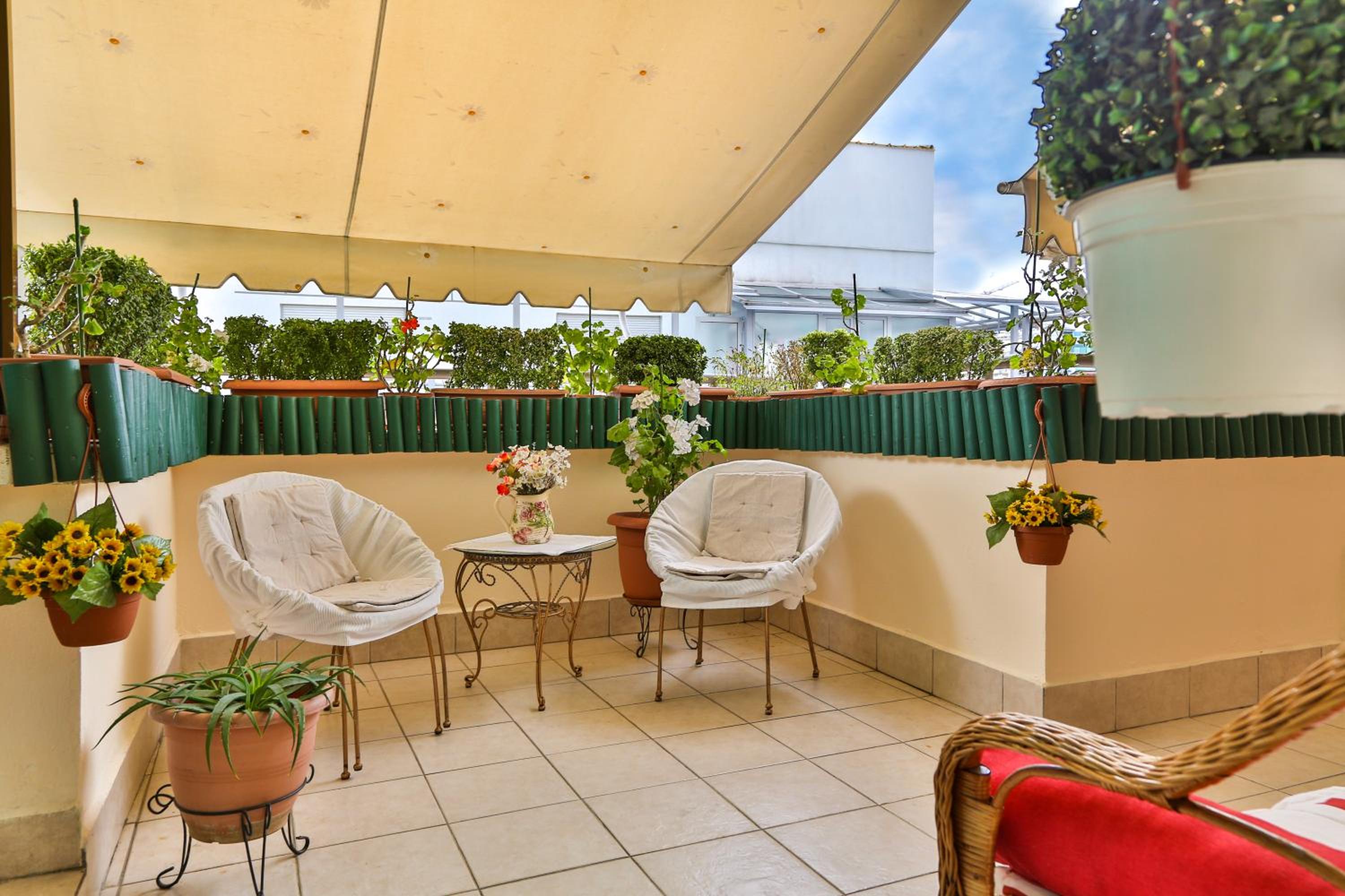 Hotel ''Garden of Happiness'' Apartment - Image 1