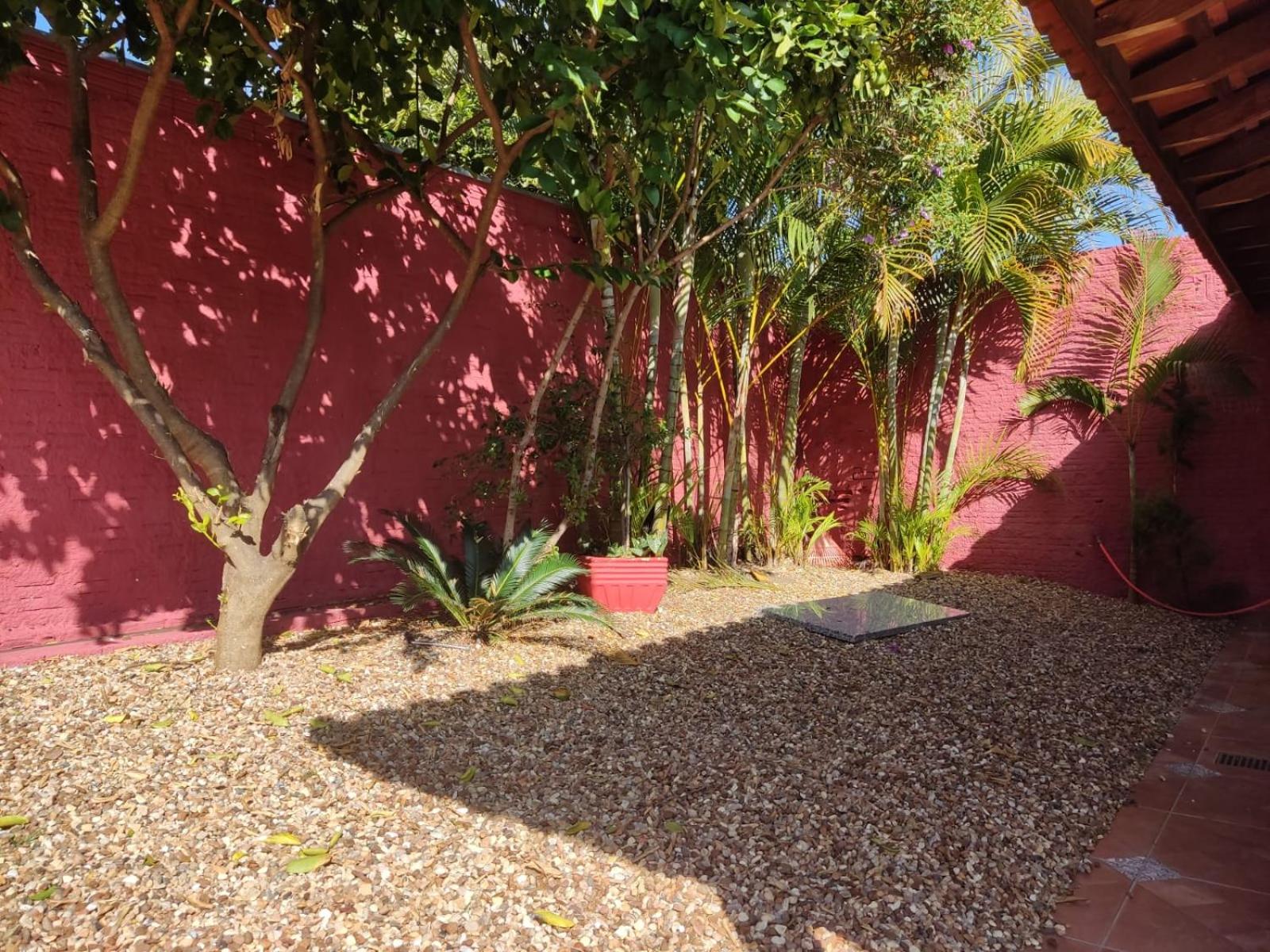 CASA 3 QUARTOS BROTAS