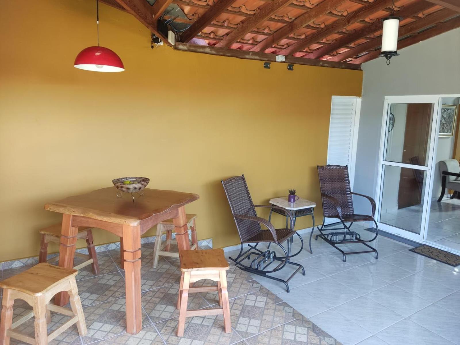 CASA 3 QUARTOS BROTAS