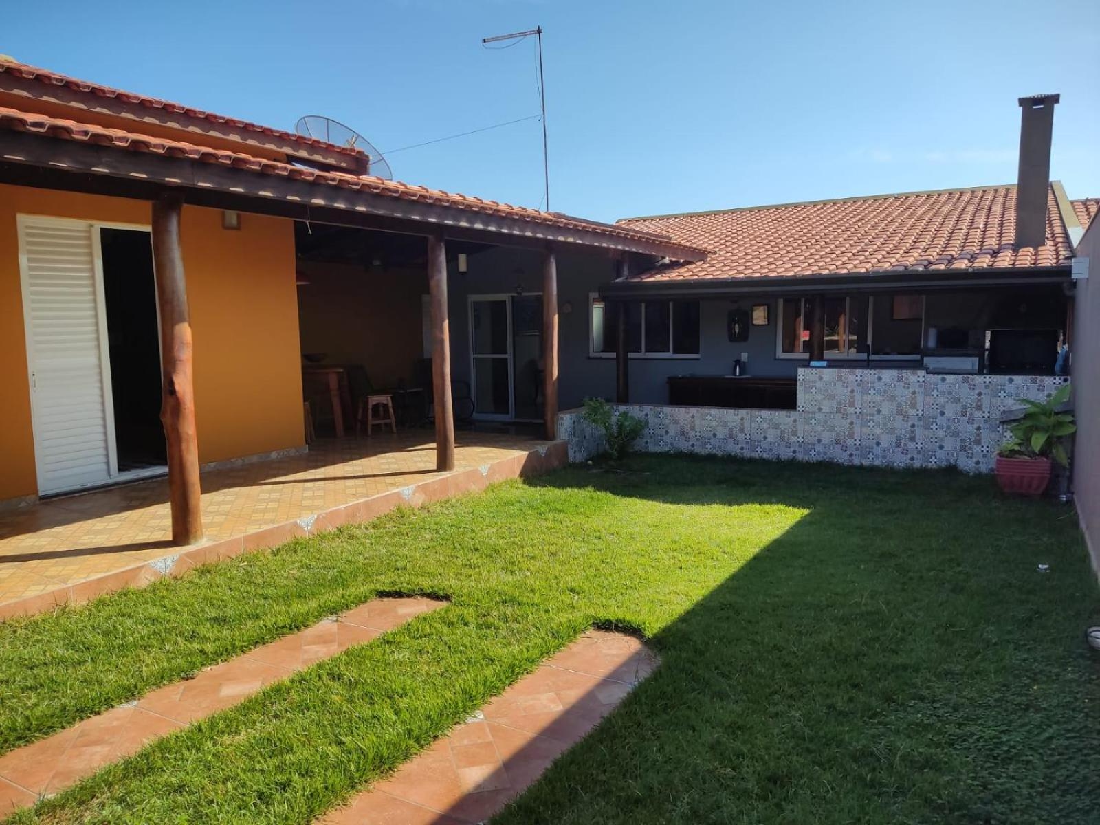 CASA 3 QUARTOS BROTAS