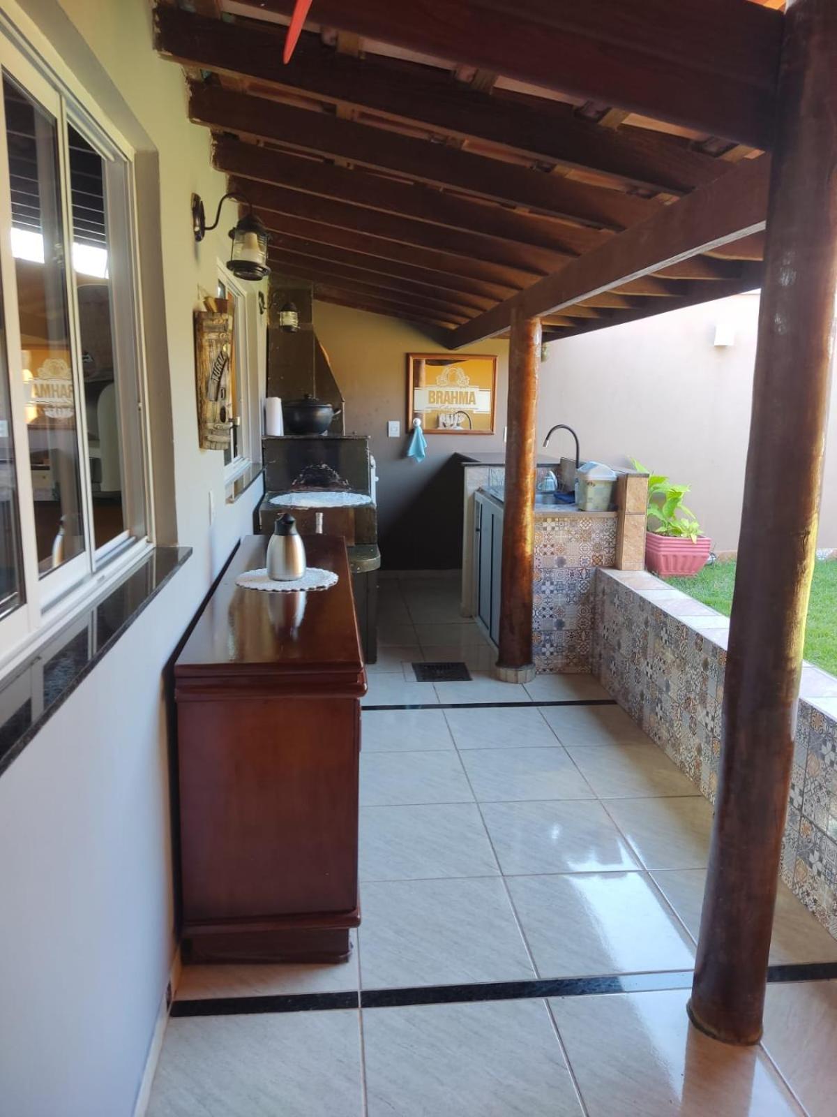 CASA 3 QUARTOS BROTAS