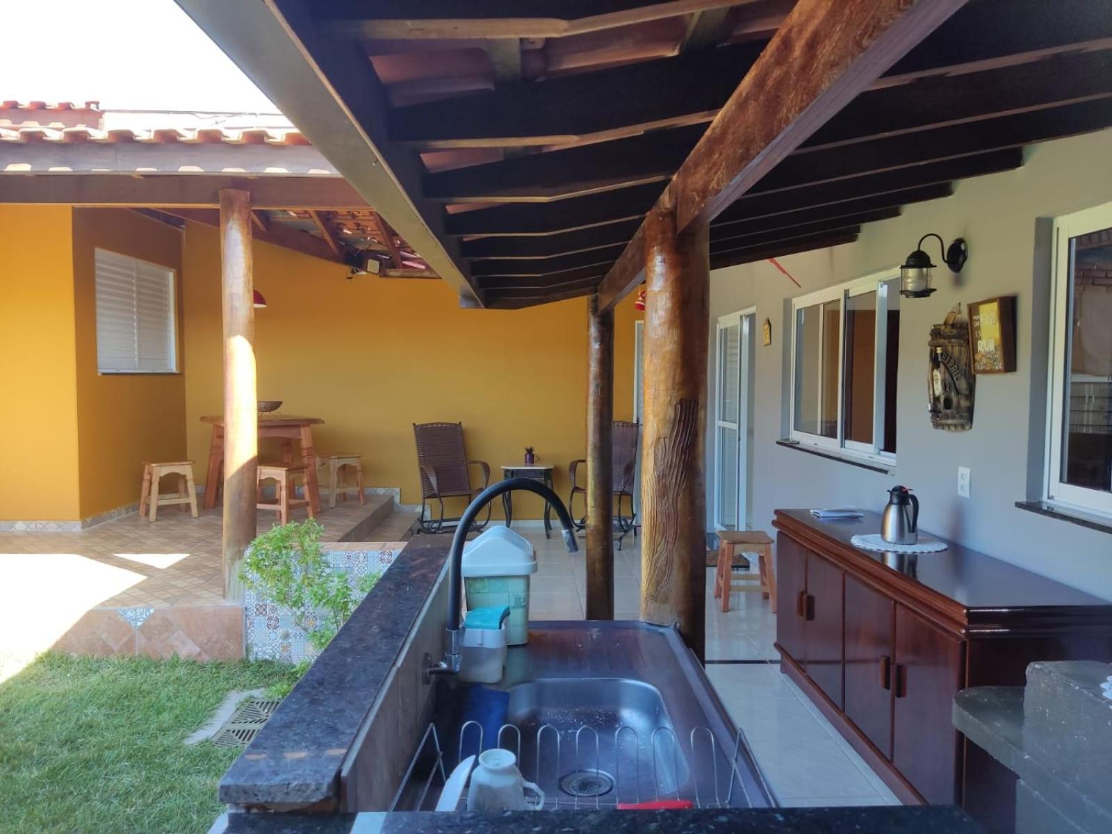 CASA 3 QUARTOS BROTAS