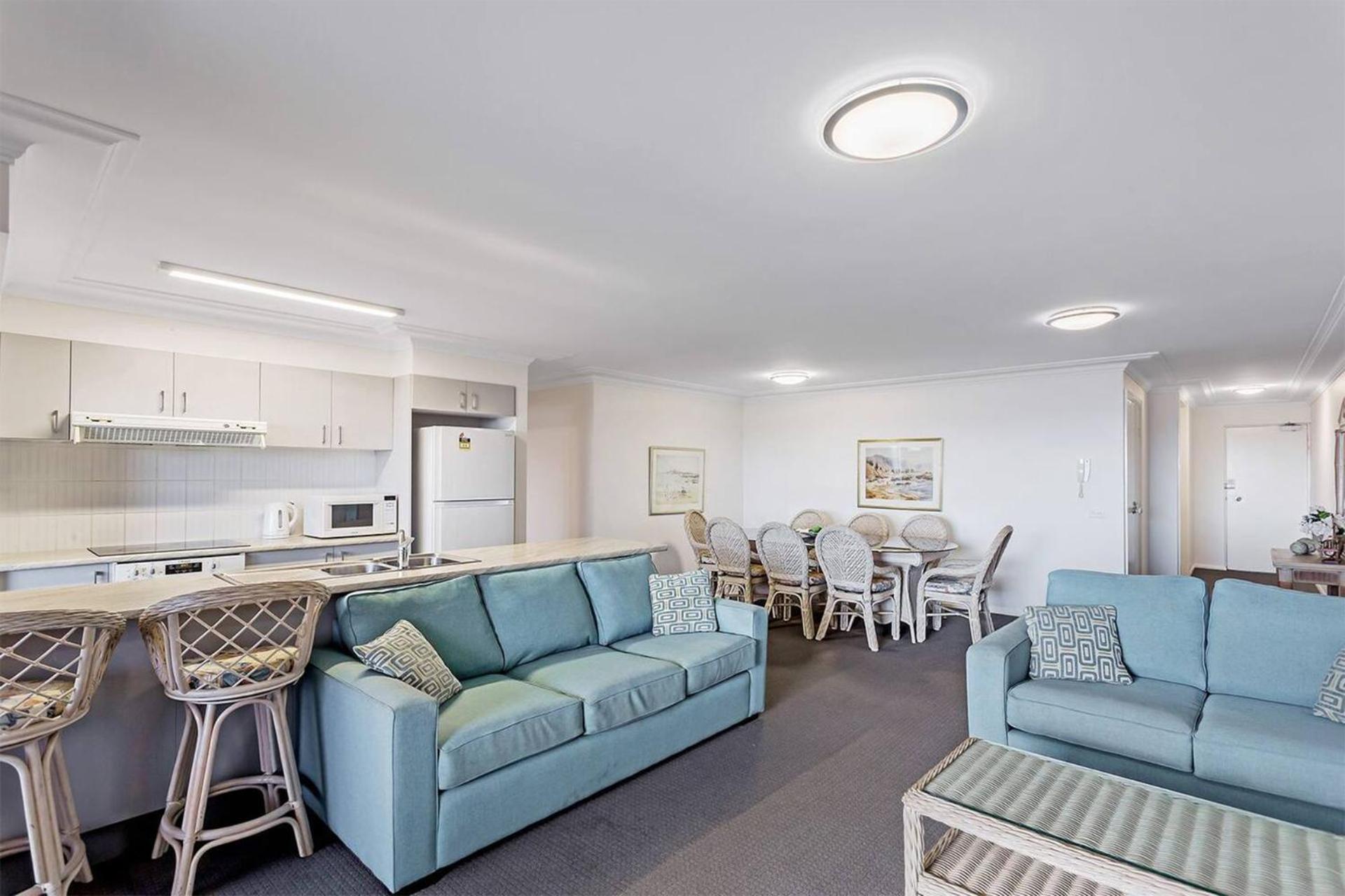 Florentine, 8 11 Columbia Close - opposite the beach with Air con and water views
