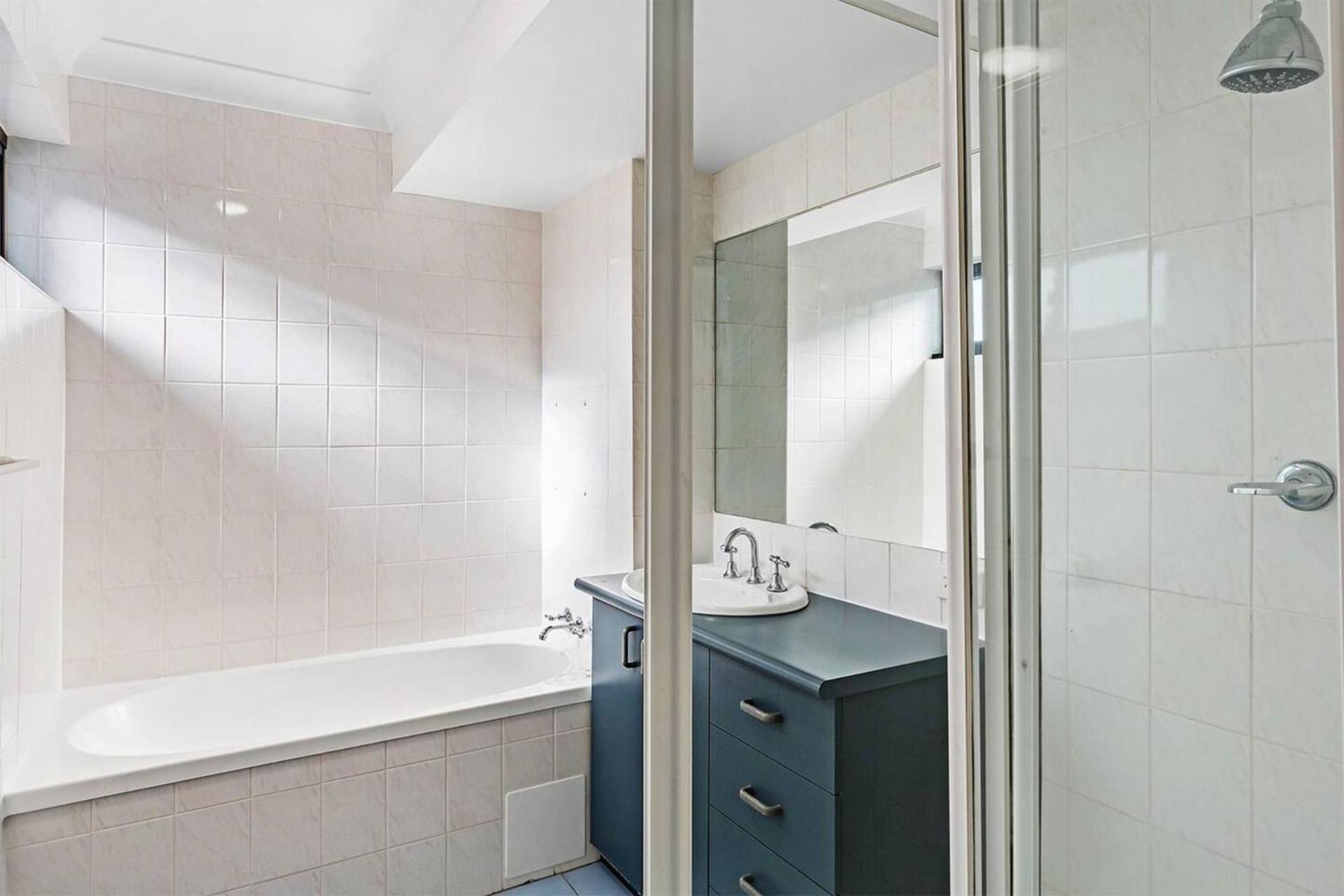 Florentine, 8 11 Columbia Close - opposite the beach with Air con and water views