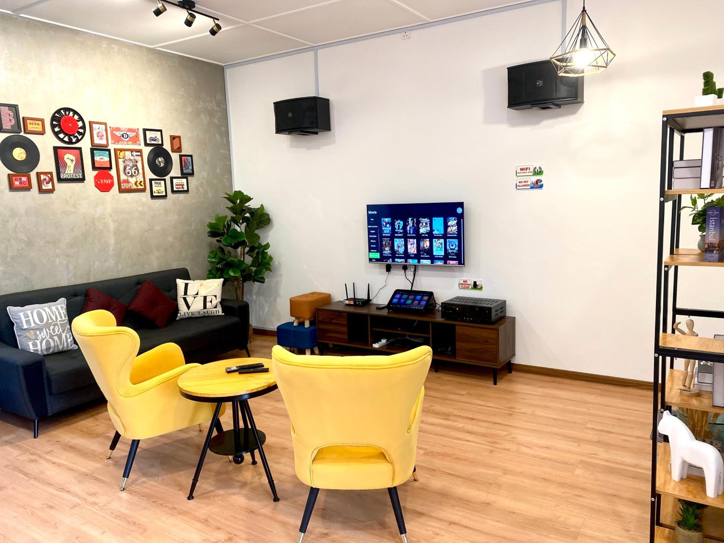 comfy 3-bedrooms with family karaoke Max-10pax photo 1