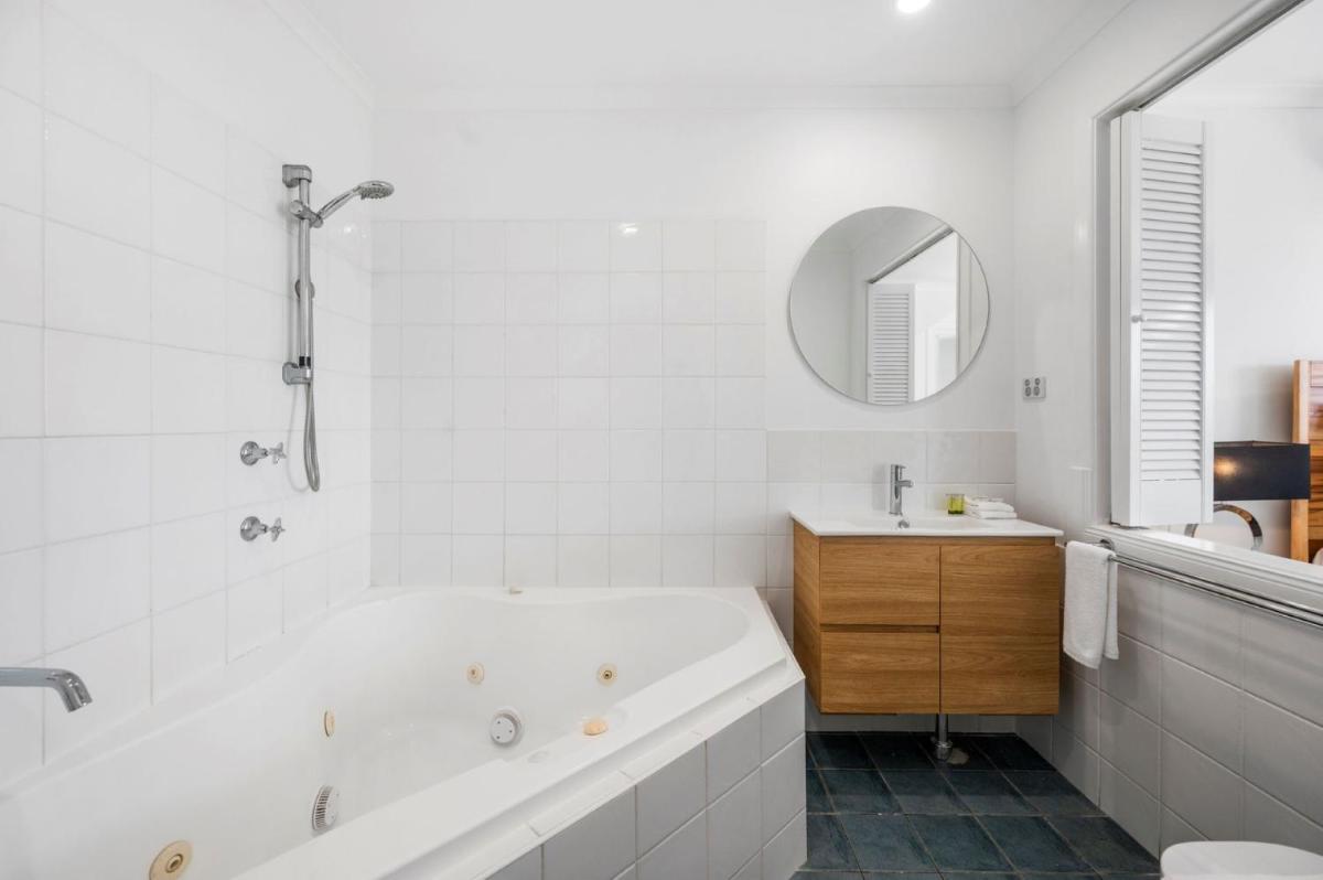 Aqualuna Beach Resort Unit 47