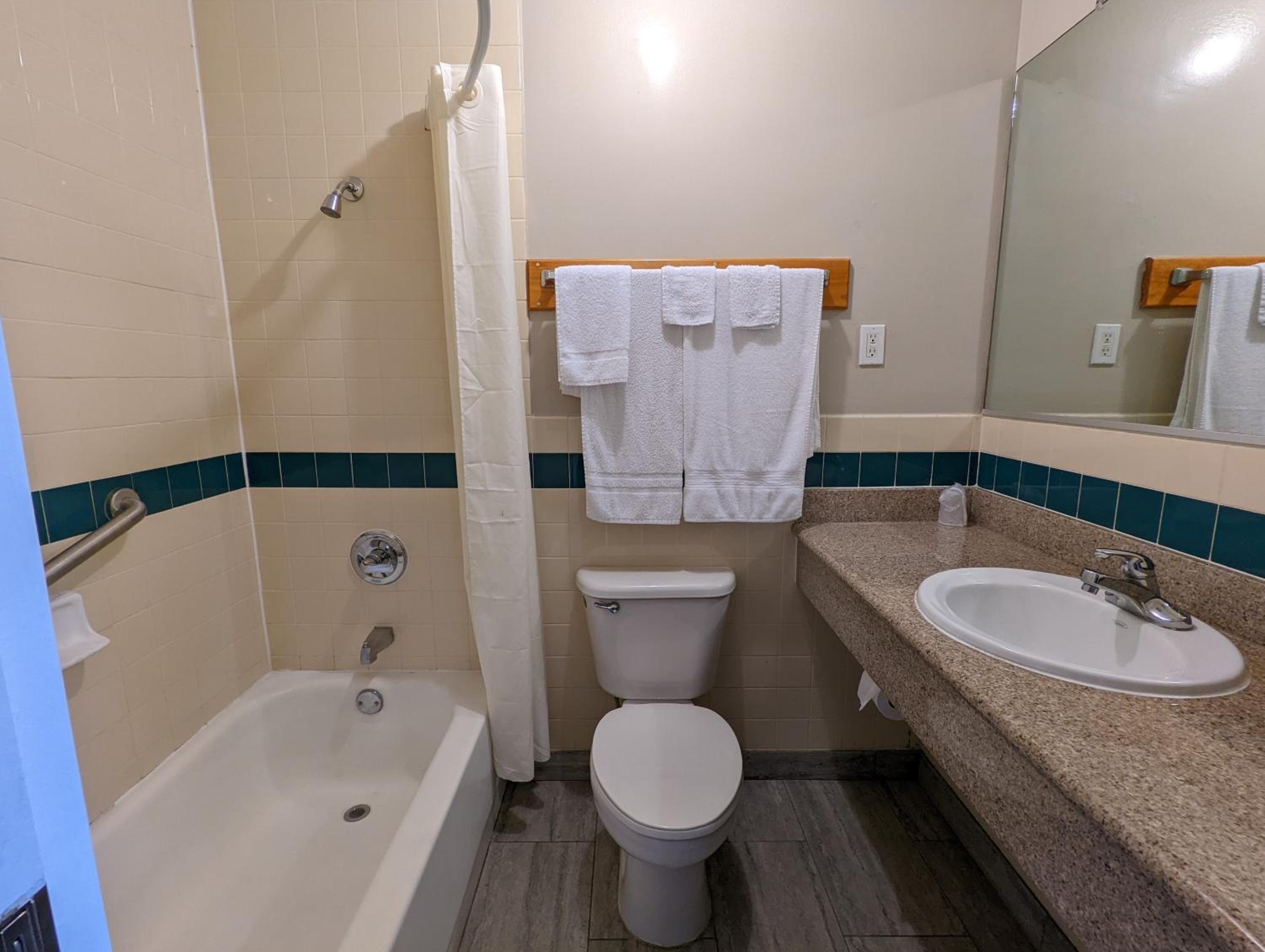Americas Best Value Inn Oxnard-Port Hueneme - Property Image 34
