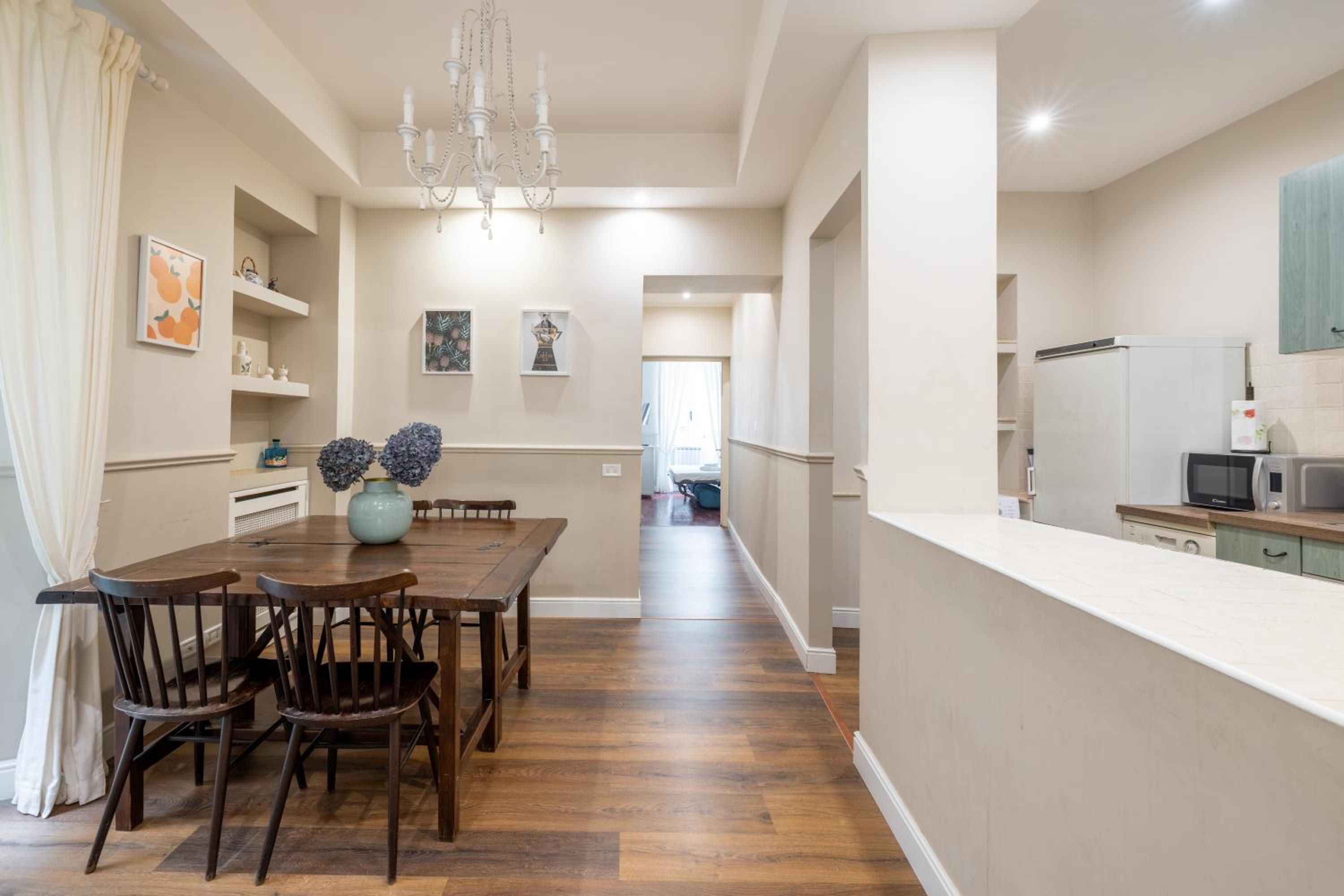 Charming apartment with patio a few steps from Colosseum