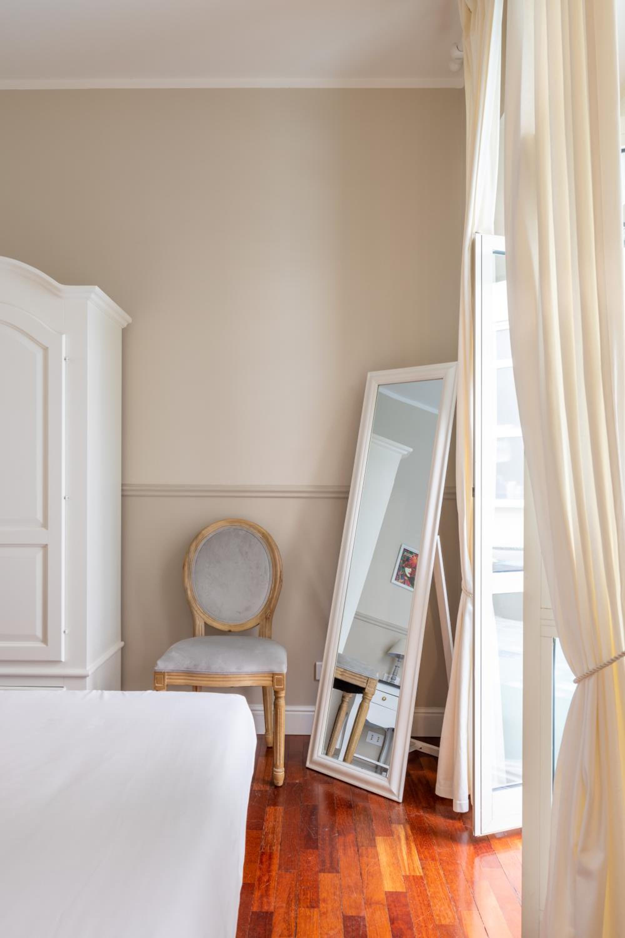 Charming apartment with patio a few steps from Colosseum