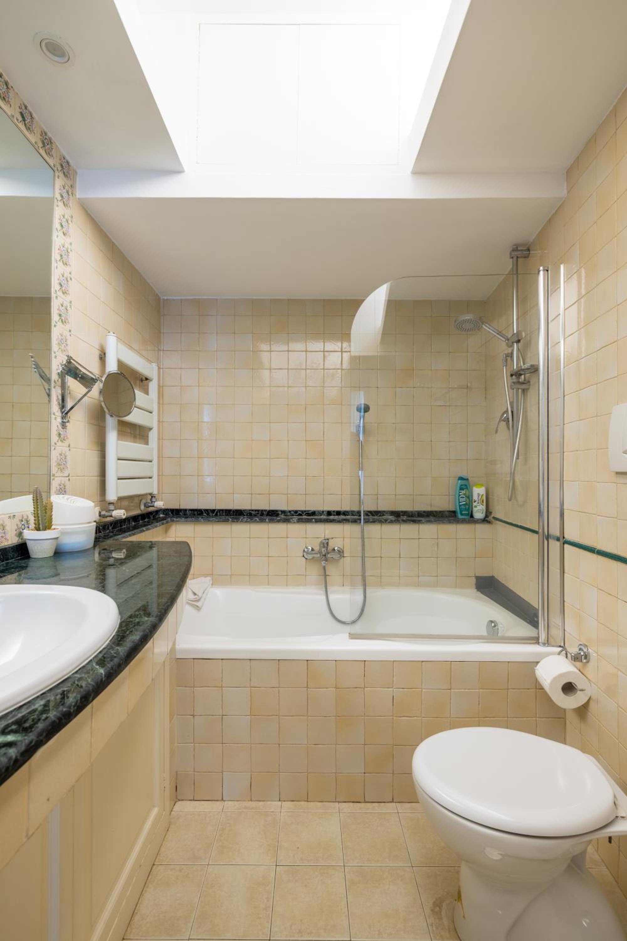 Charming apartment with patio a few steps from Colosseum