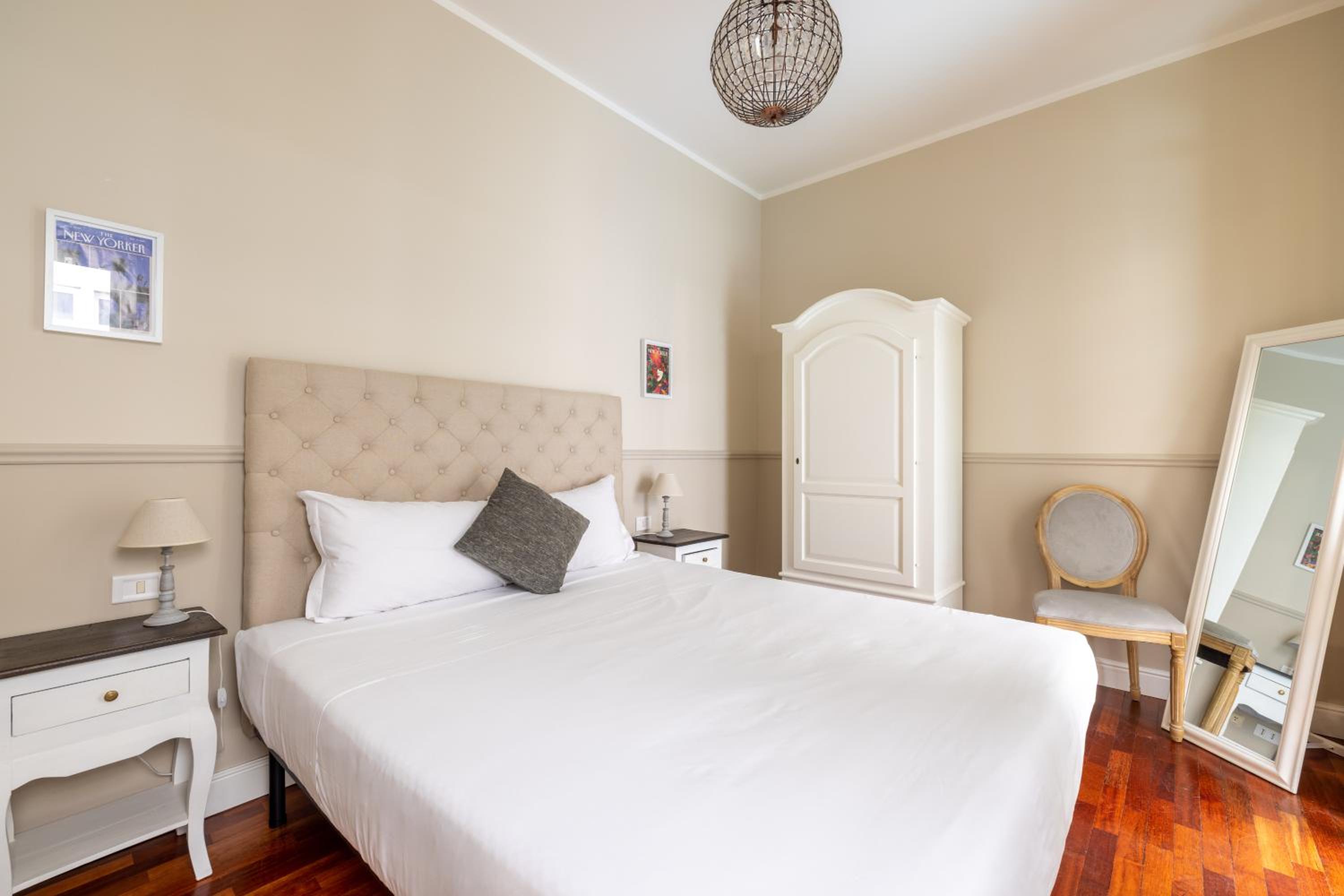 Charming apartment with patio a few steps from Colosseum