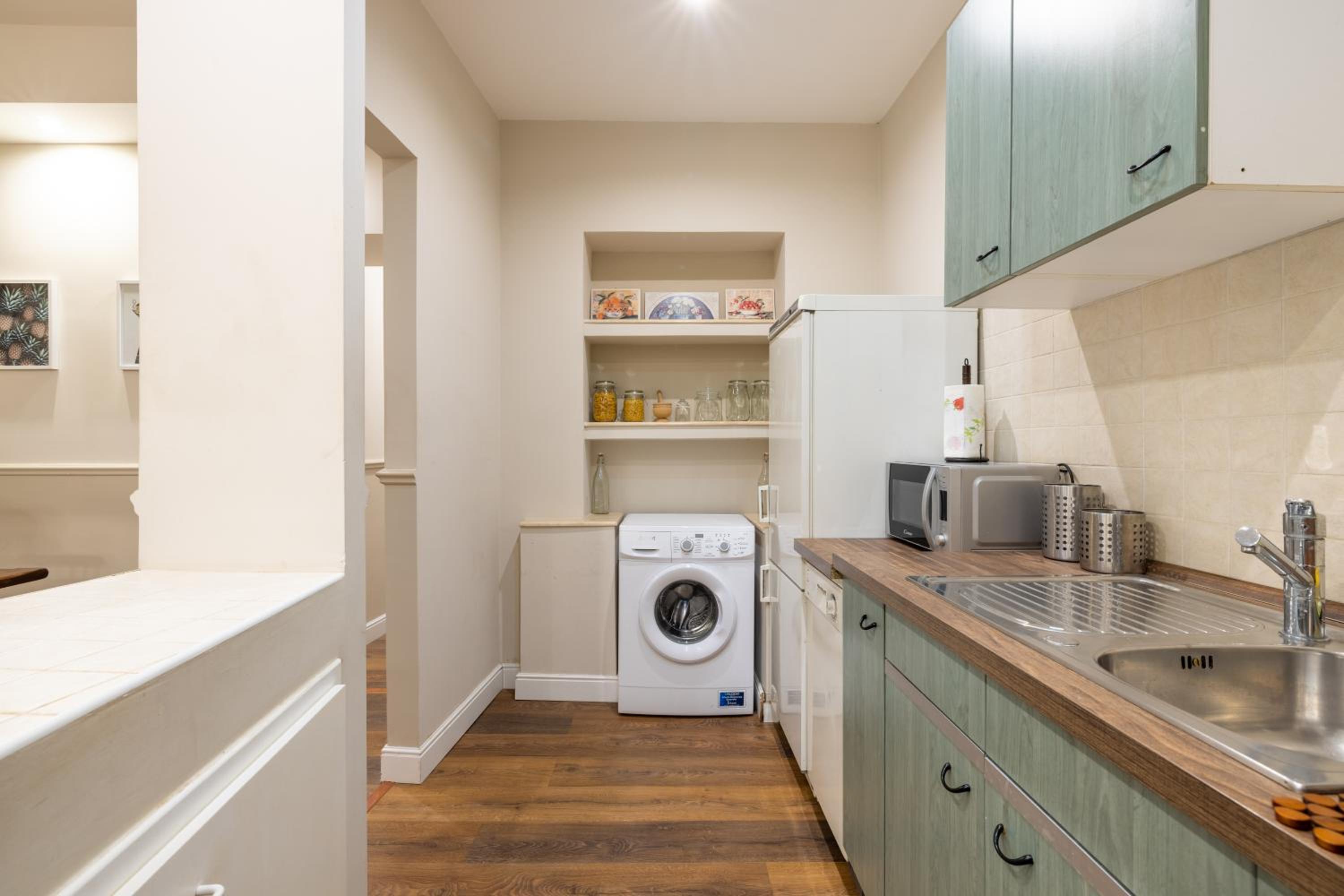 Charming apartment with patio a few steps from Colosseum