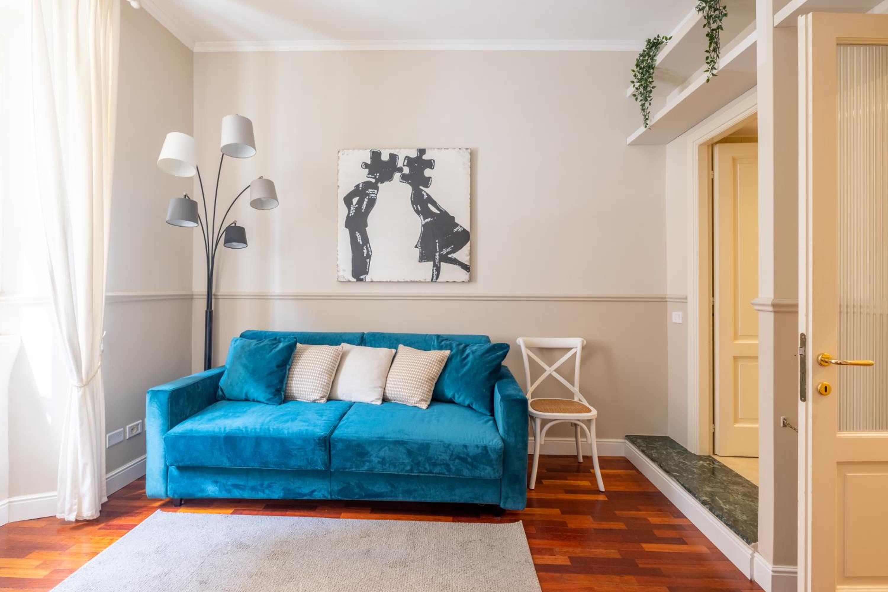 Charming apartment with patio a few steps from Colosseum