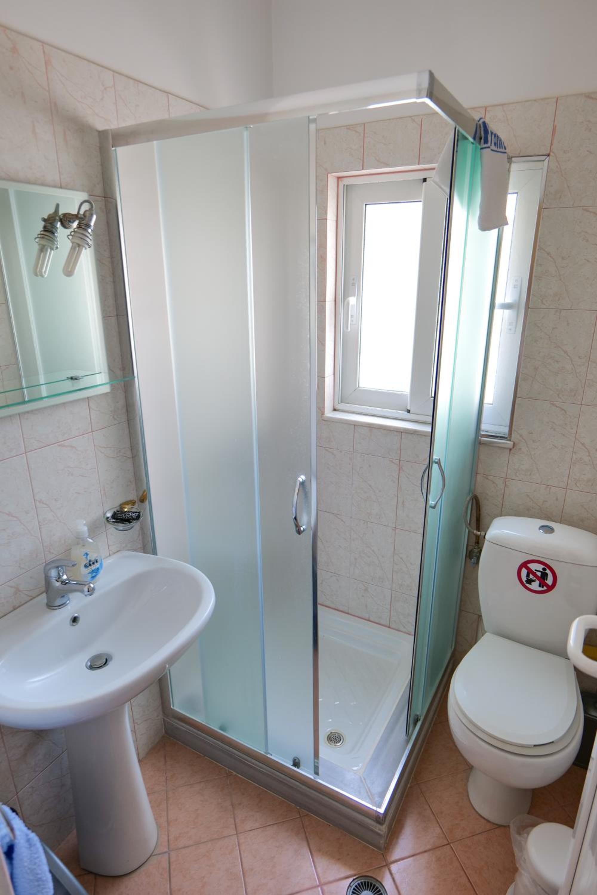 Elidon Apartments