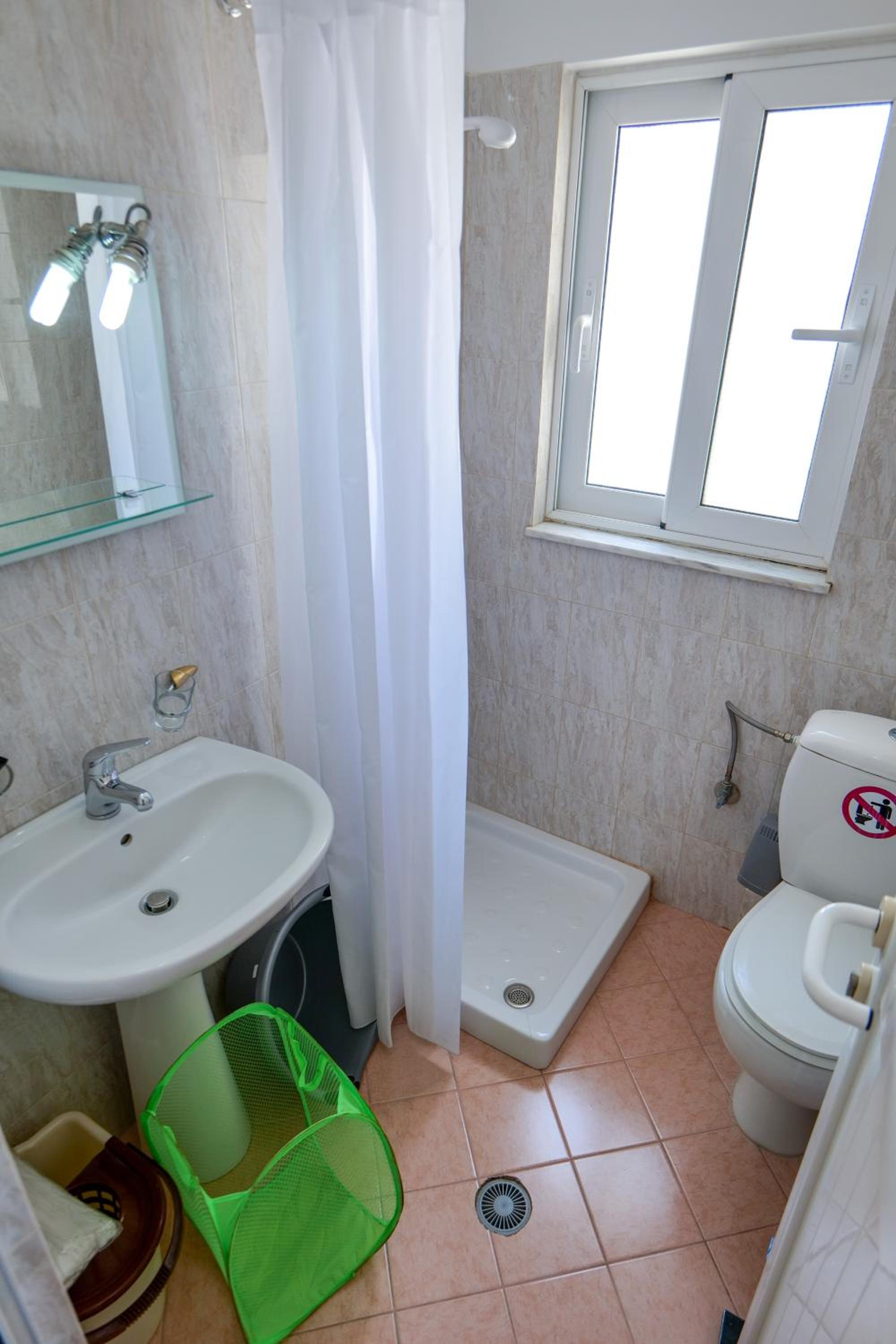 Elidon Apartments