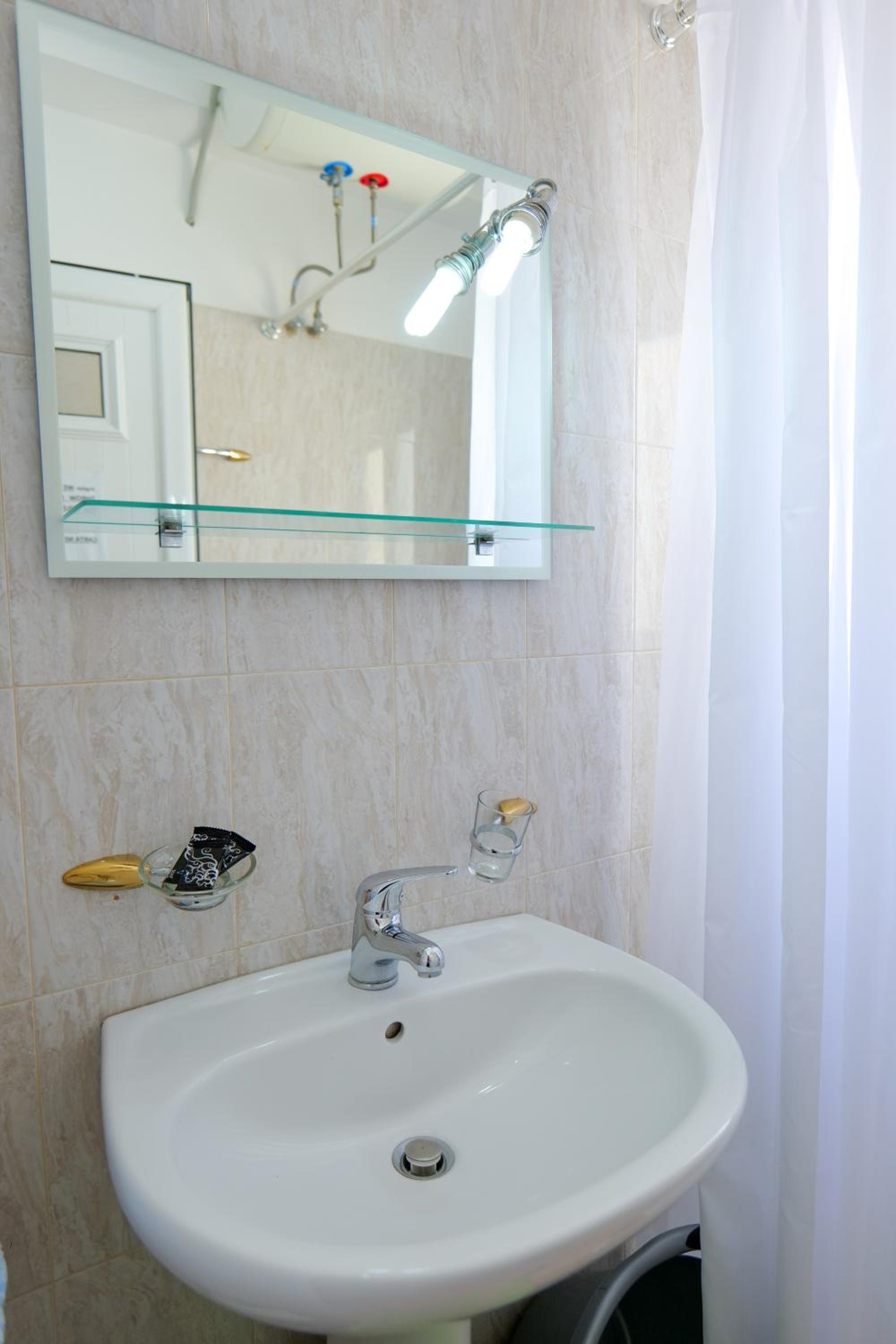 Elidon Apartments