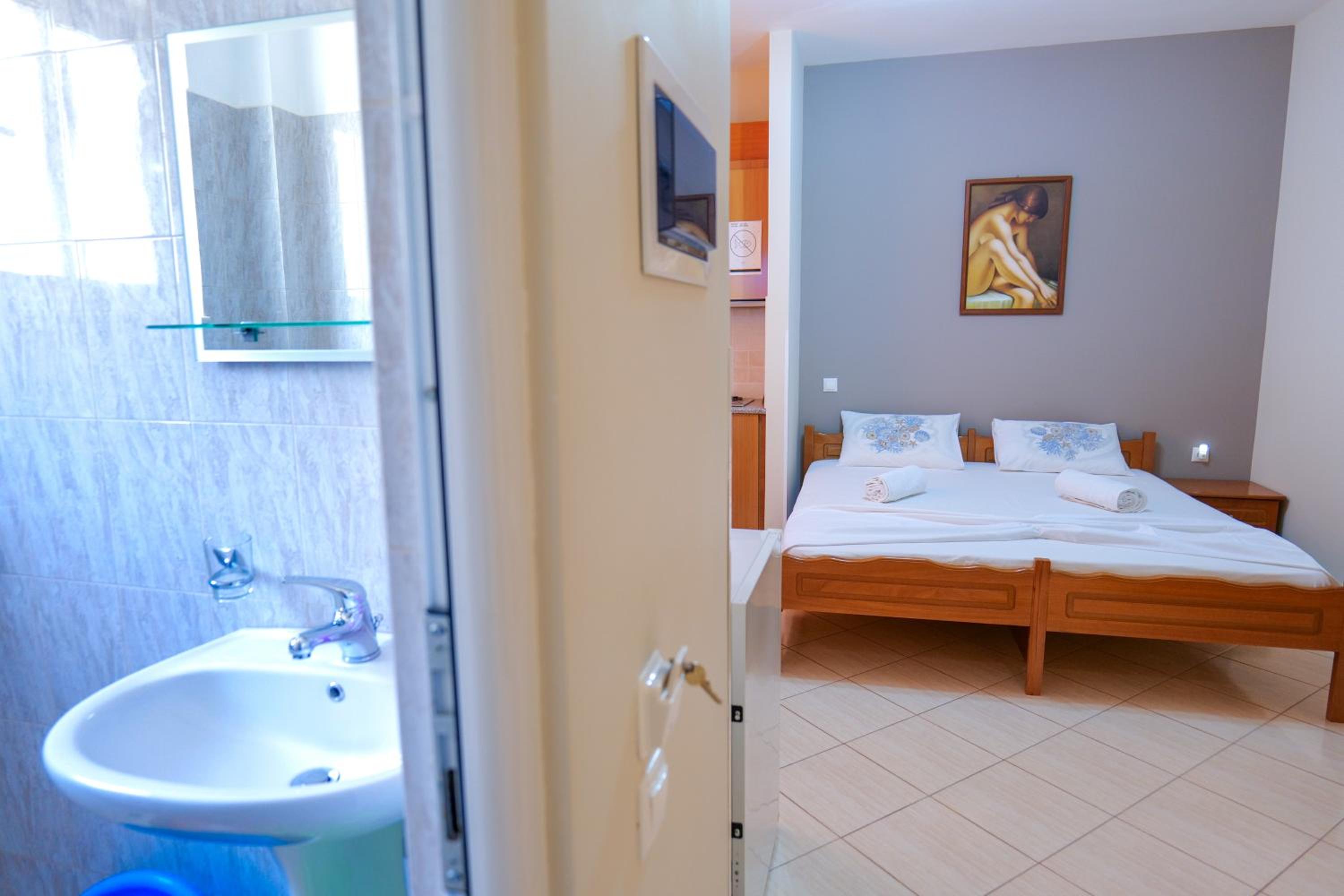 Elidon Apartments