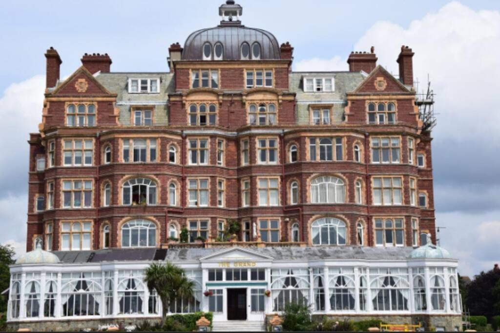 Beautifully appointed, period seaside apartment view 3