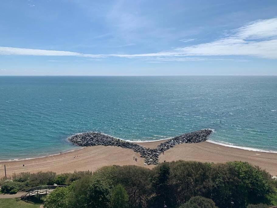 Beautifully appointed, period seaside apartment view 4
