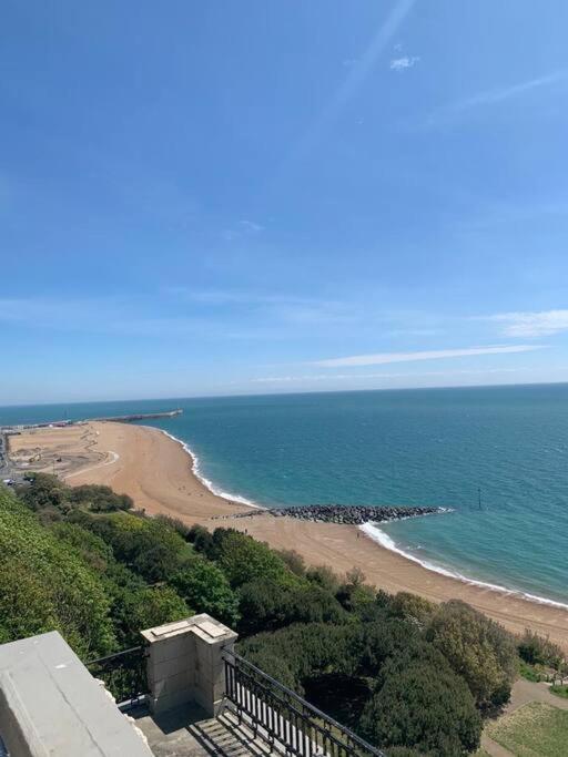 Beautifully appointed, period seaside apartment view 5