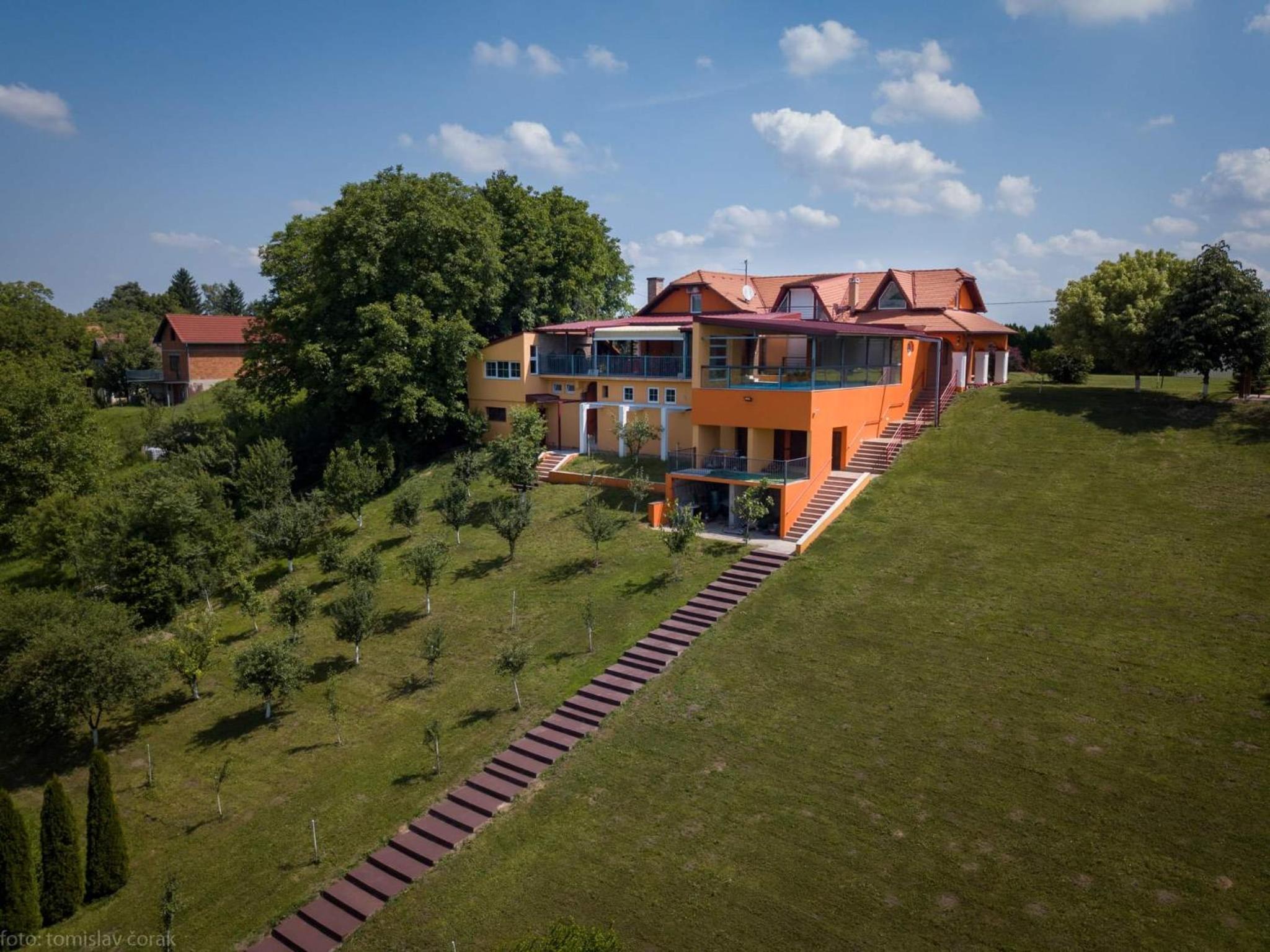 Ladanjska Kuca Maras view 4