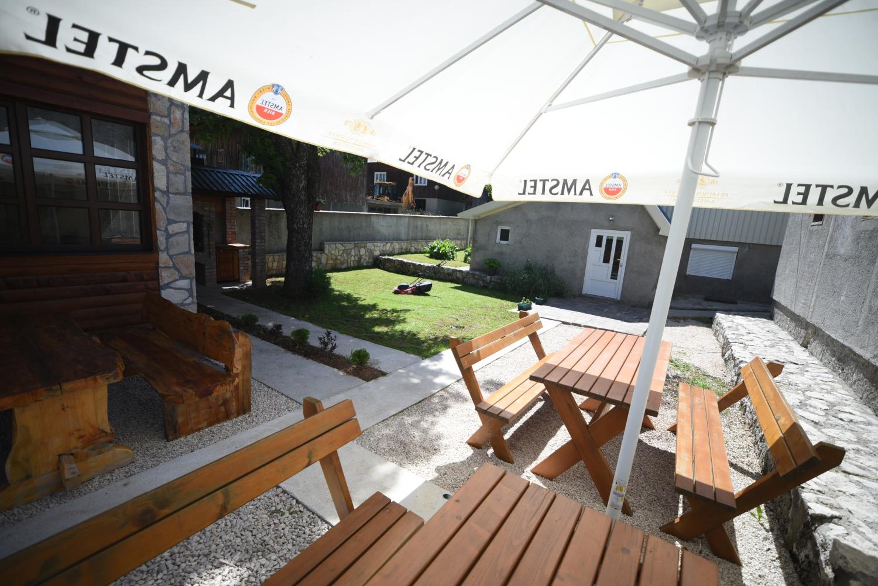 Photo 9