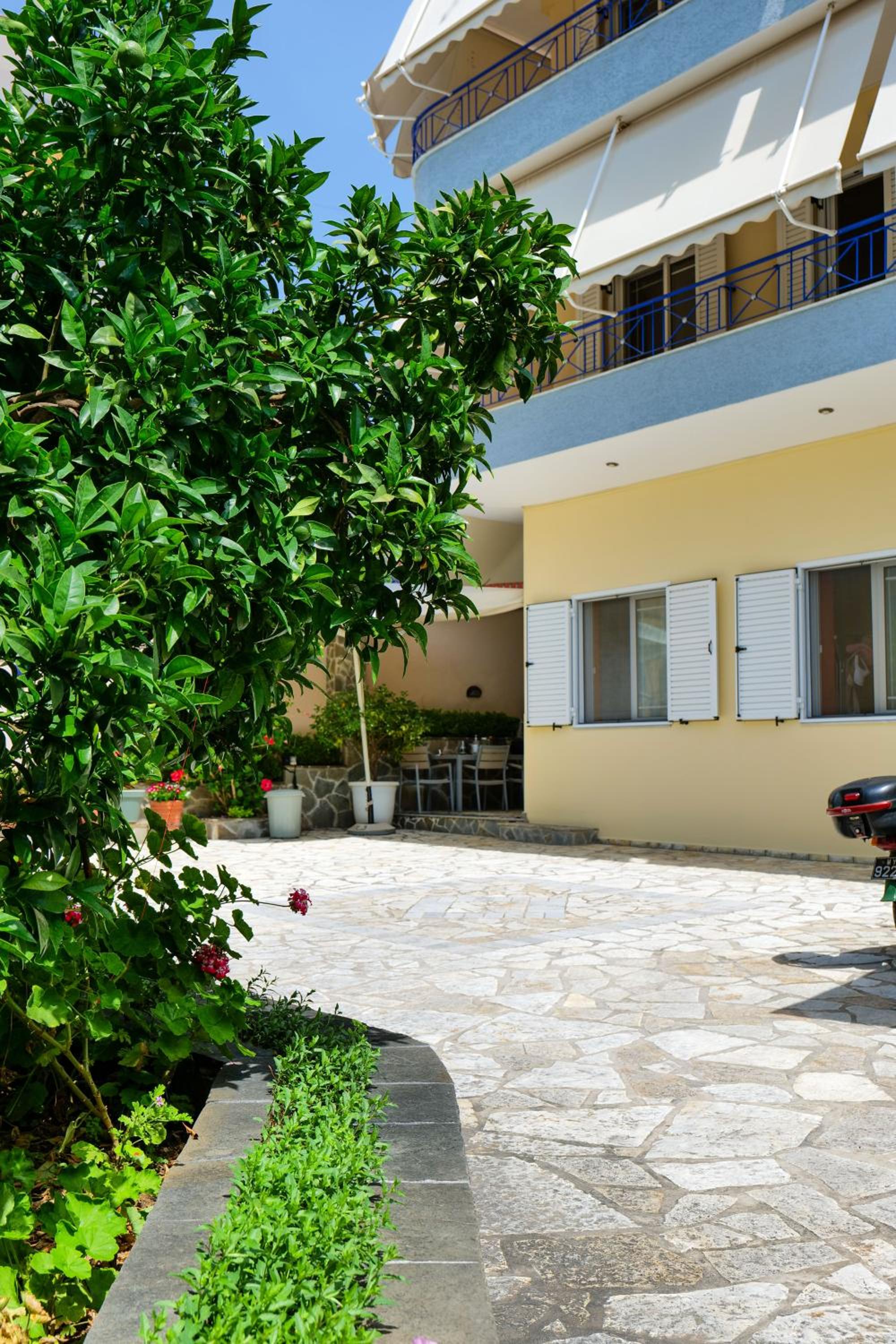 Elidon Apartments