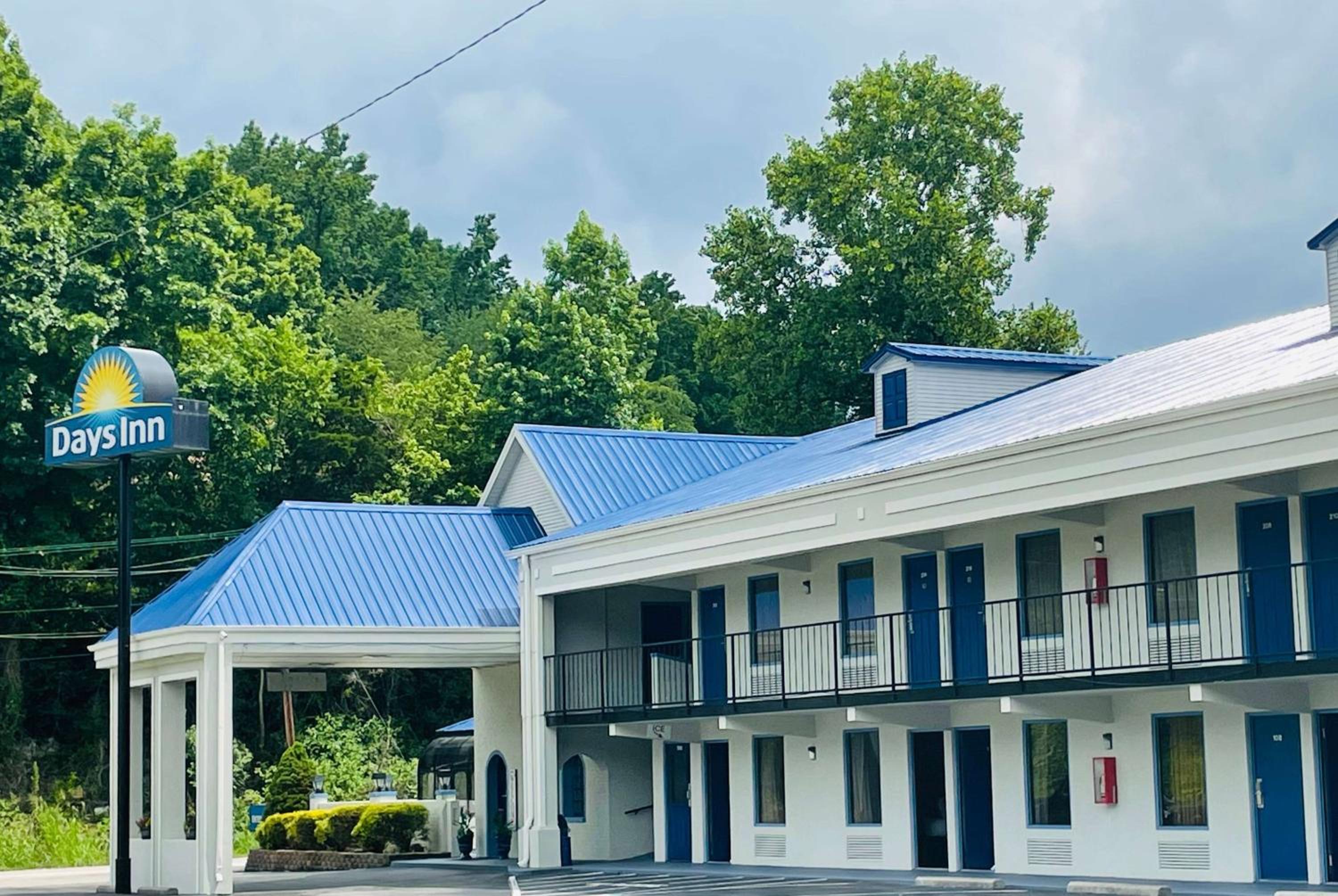 Days Inn by Wyndham Harriman view 2
