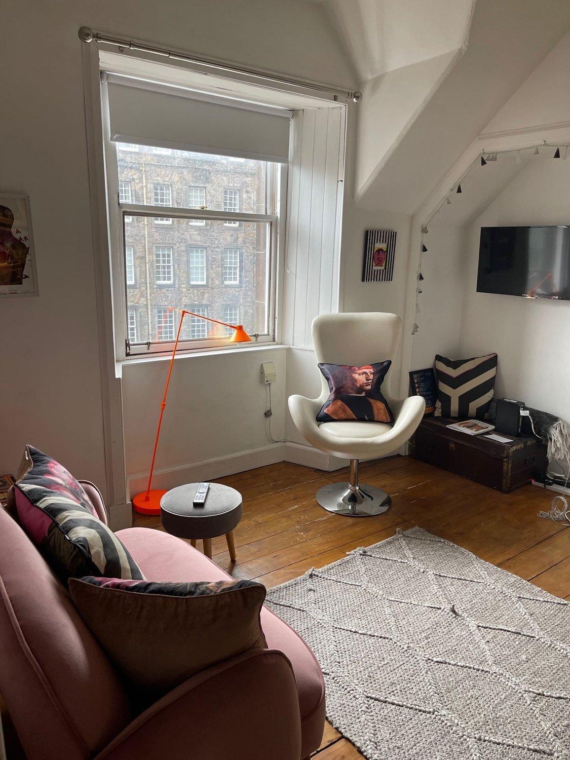 JOIVY Stunning Apartment in Royal Mile view 4