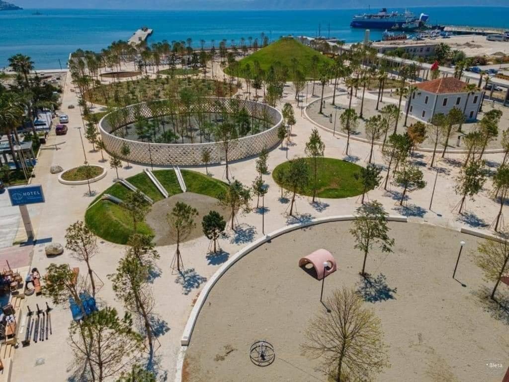 Lovely place. Close to beach & Boulevard