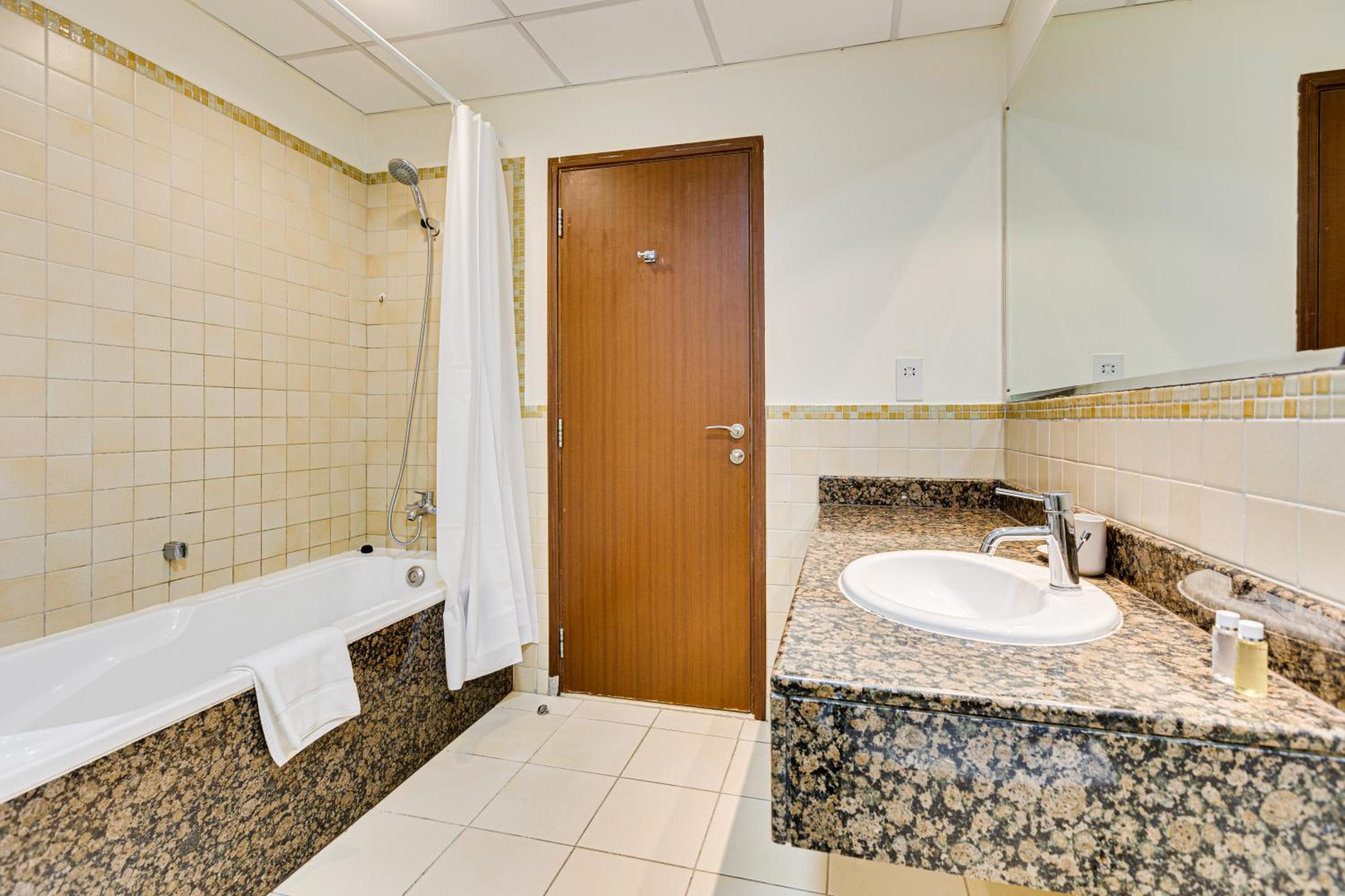 Wonderful apartment near The Beach Sadaf JBR