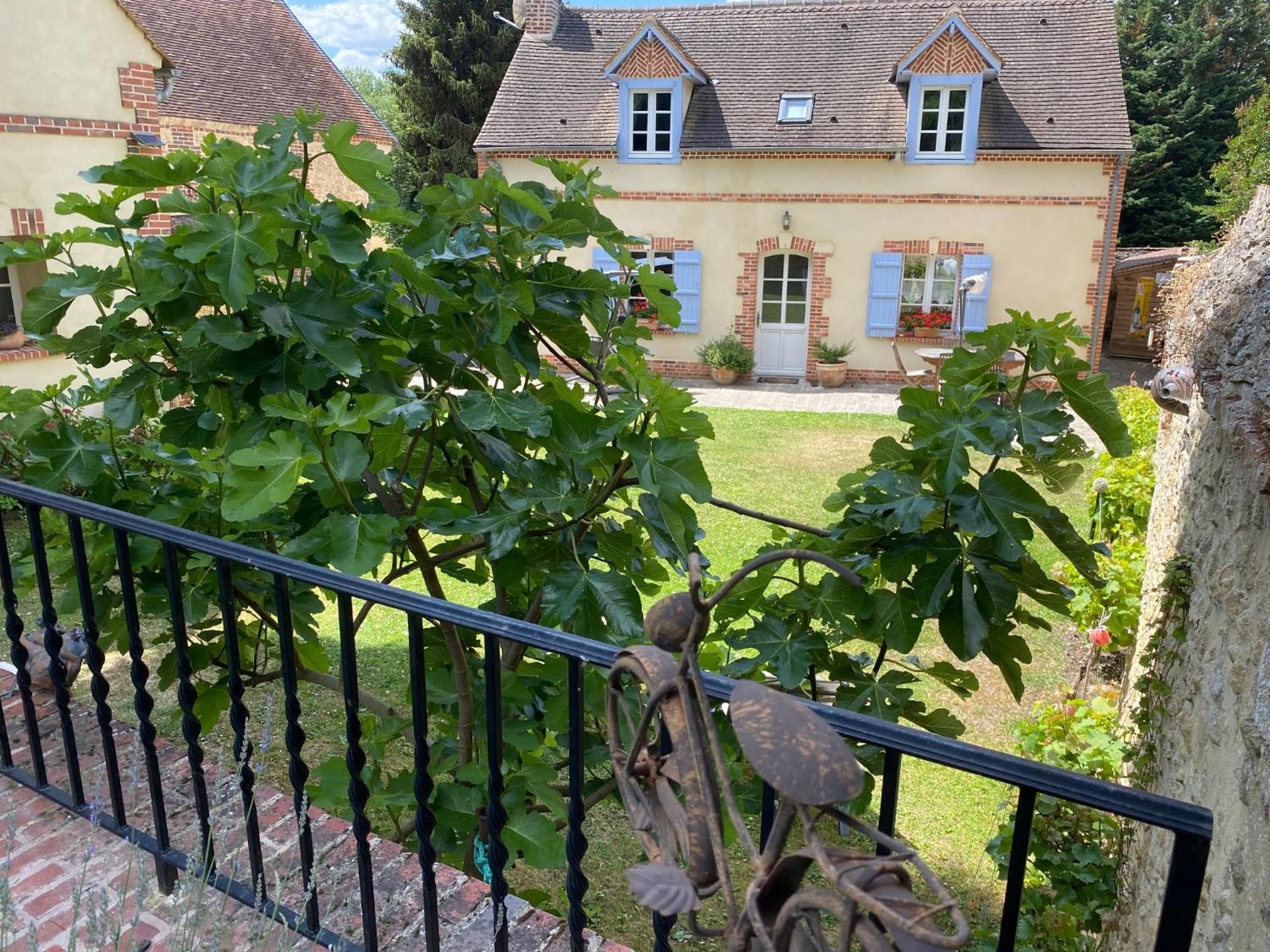 Gite les Merlettes view 3