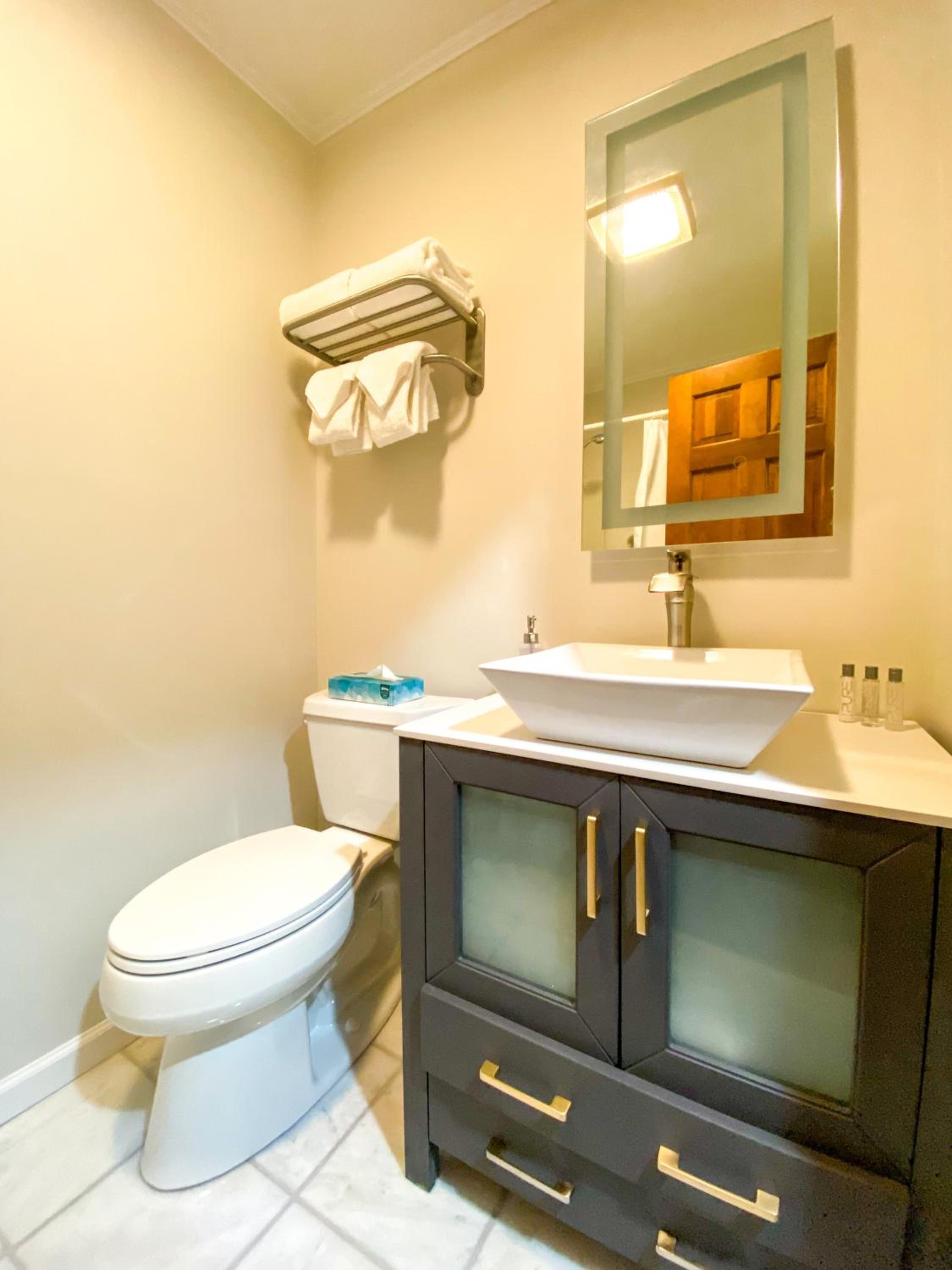 The Central Downtown Inn Suites