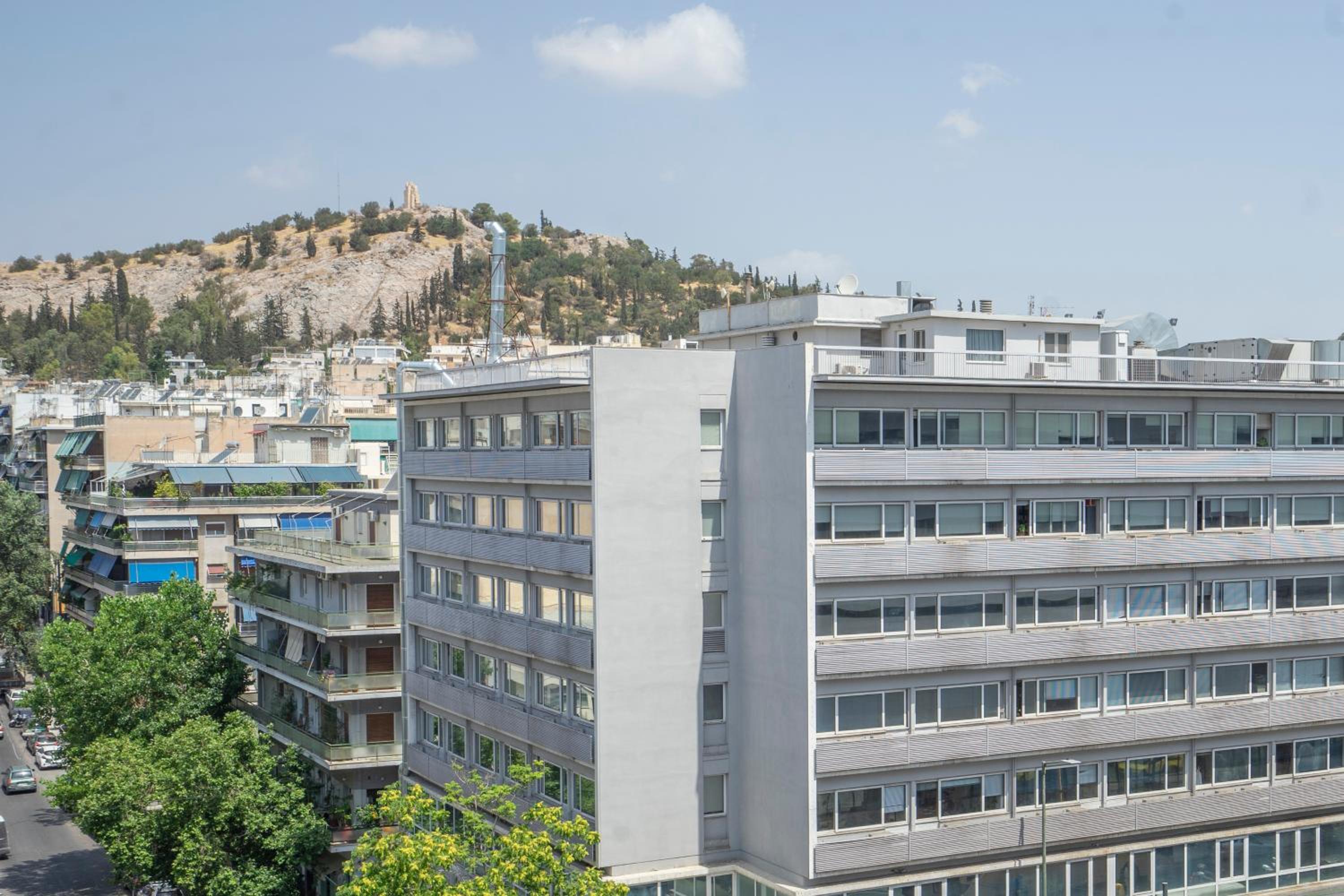 Koukaki Spacious Penthouse with parking for Small Car