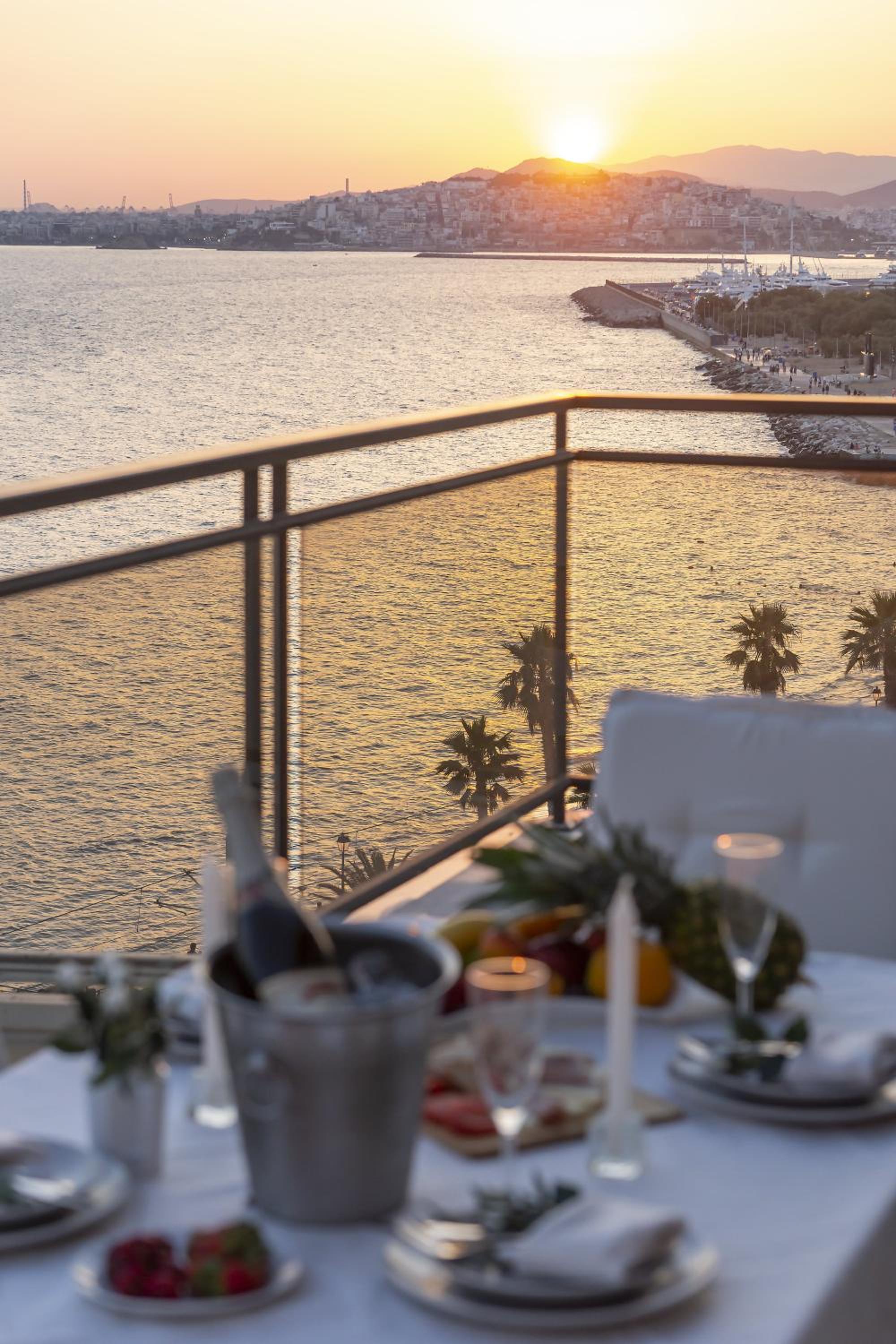 Blue Dreams - Spectacular Sea View Apartment in Athens