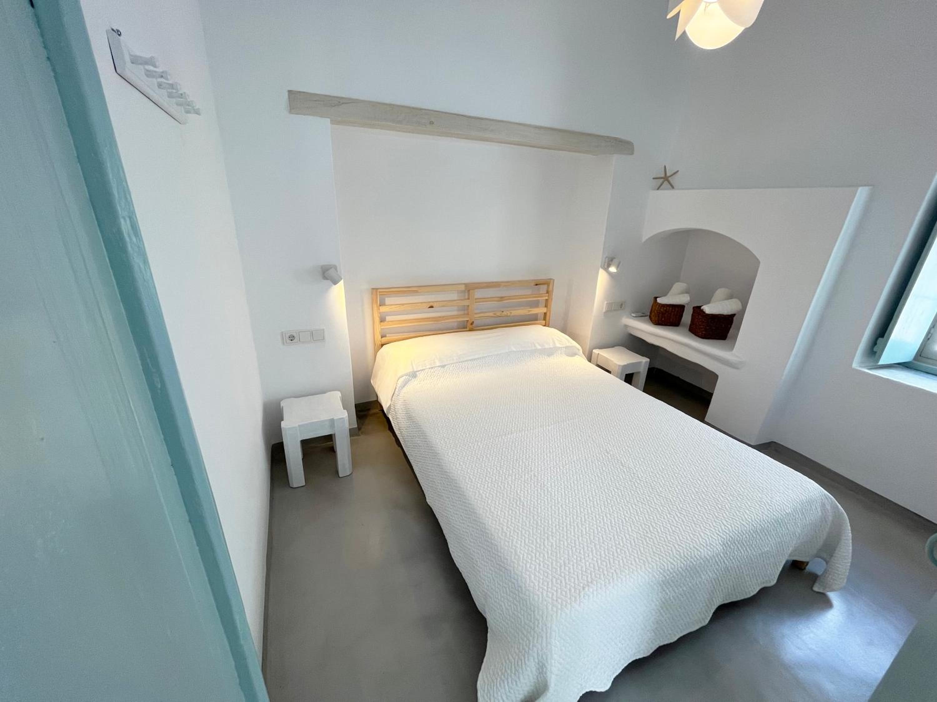 Cycladic Rooftop House in the Heart of Parikia view 2