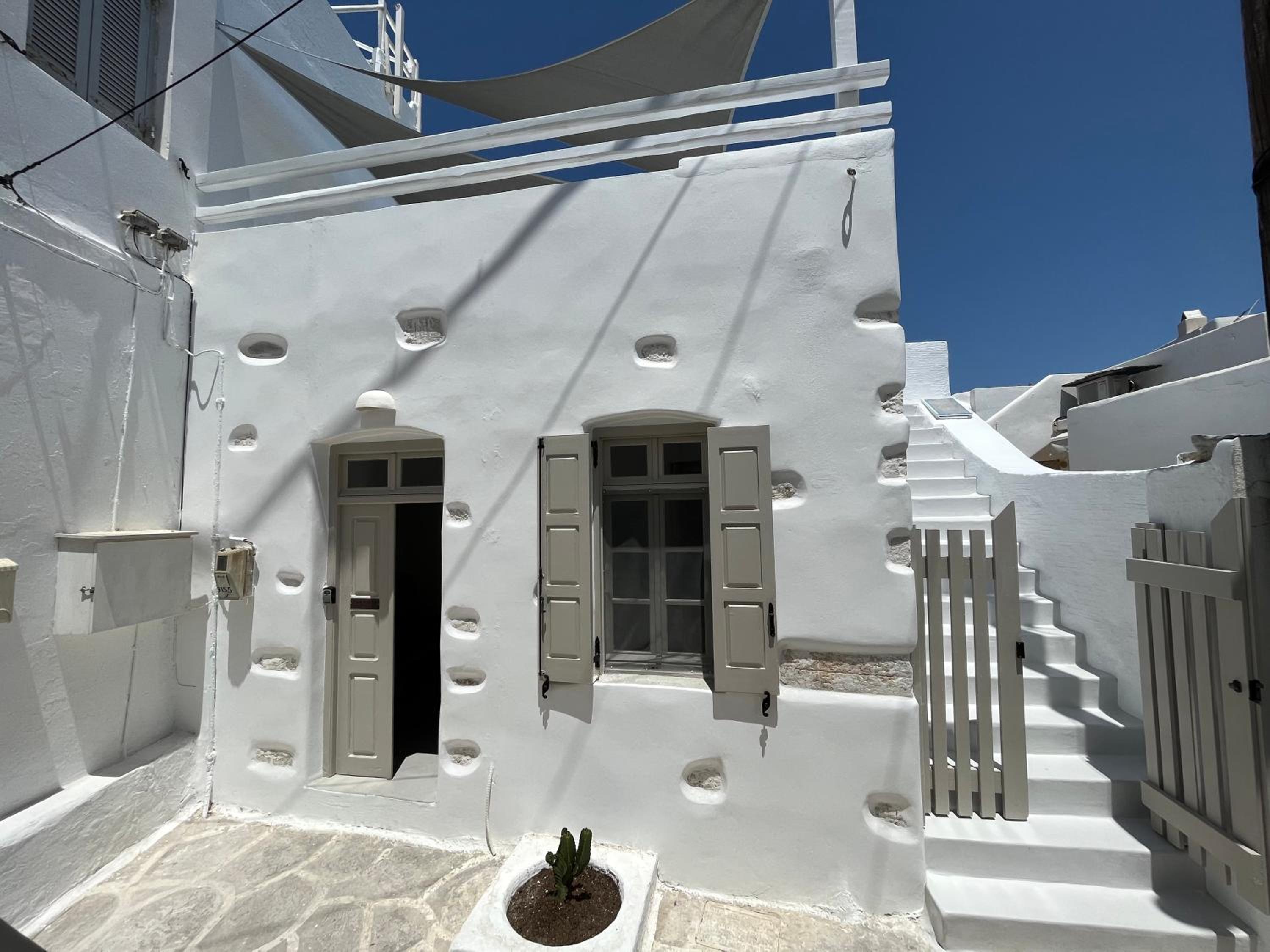 Cycladic Rooftop House in the Heart of Parikia view 4