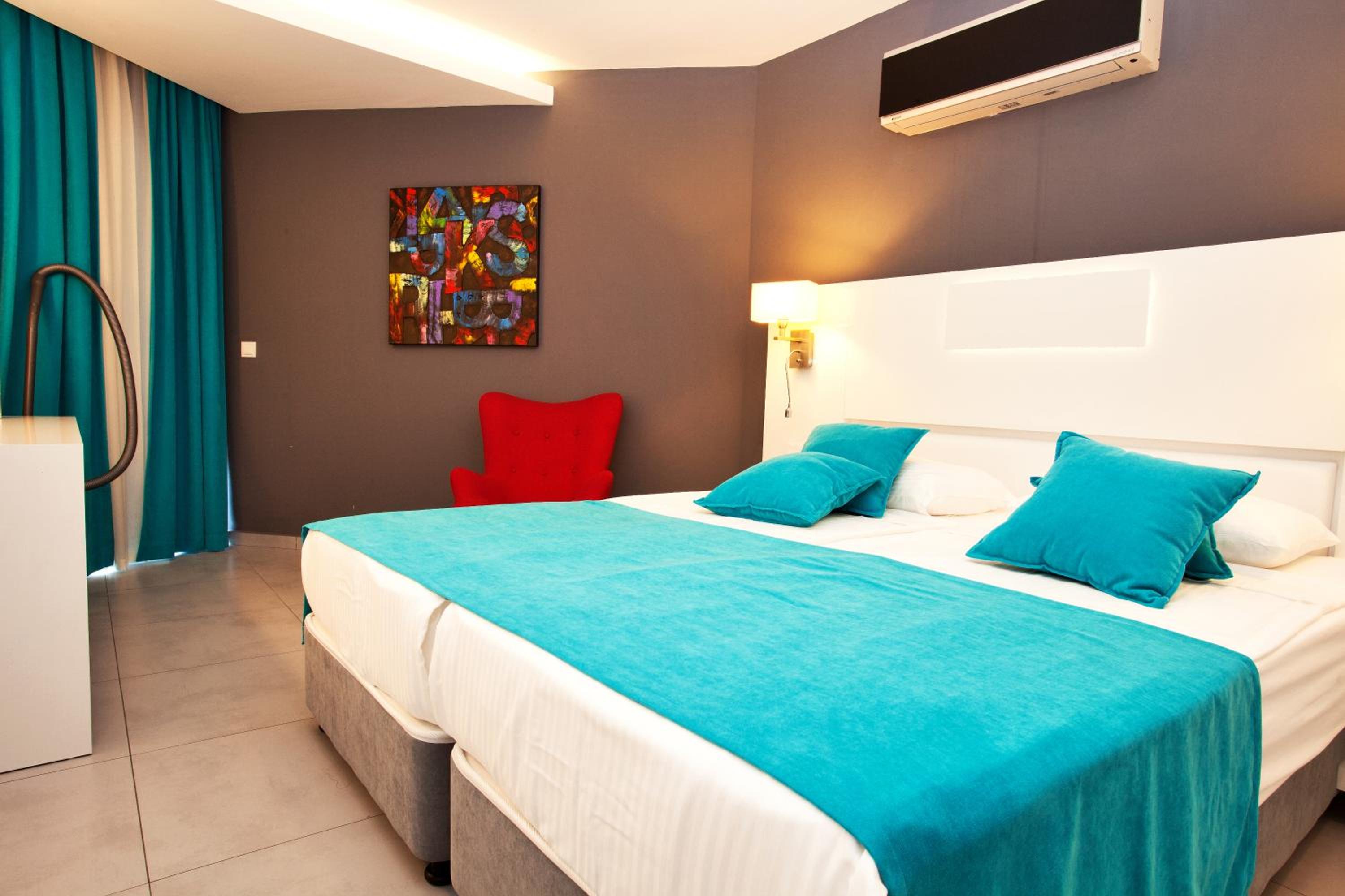 Green Garden Suites Hotel - Image 13