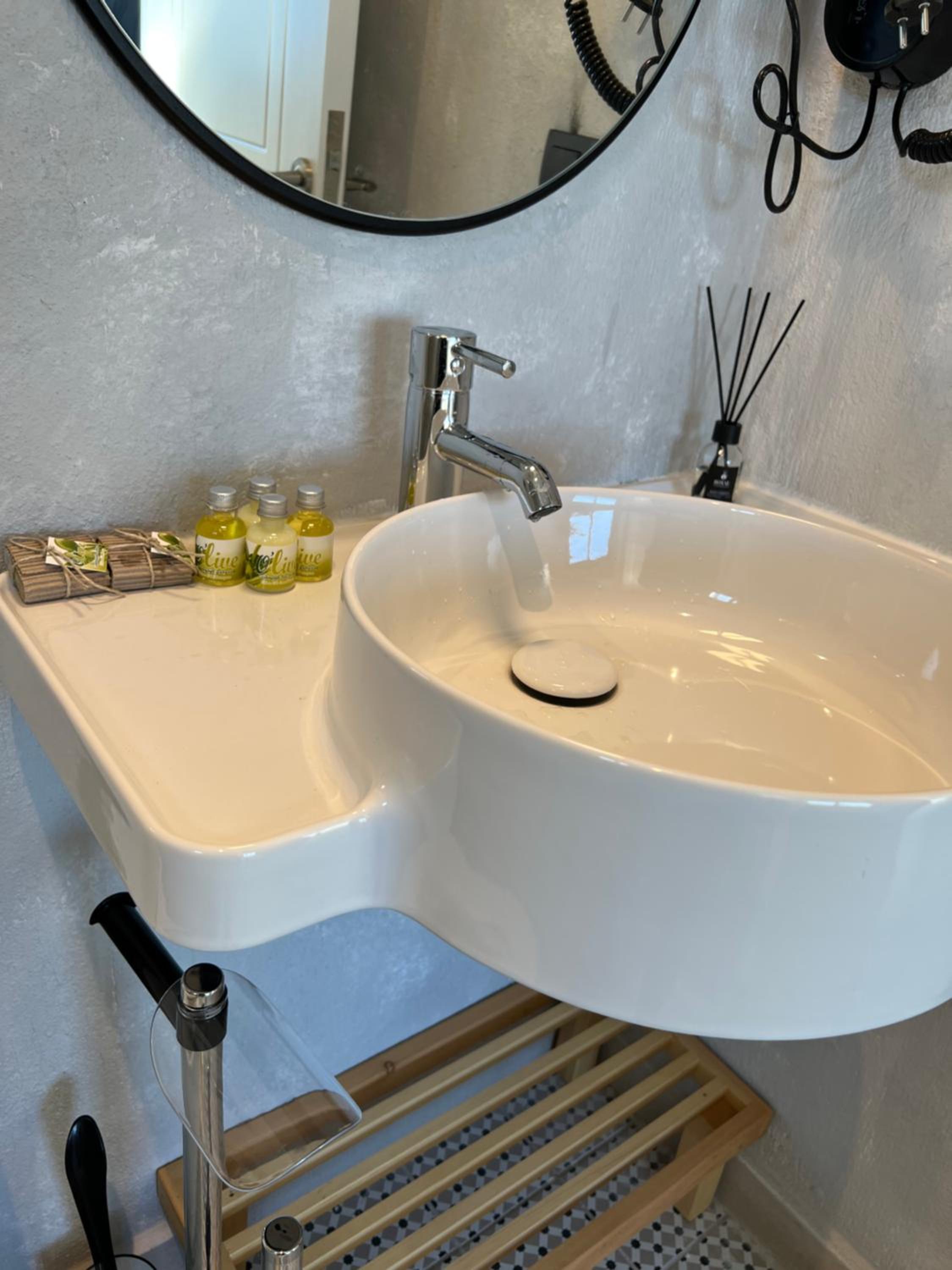 LAGOM HOTEL