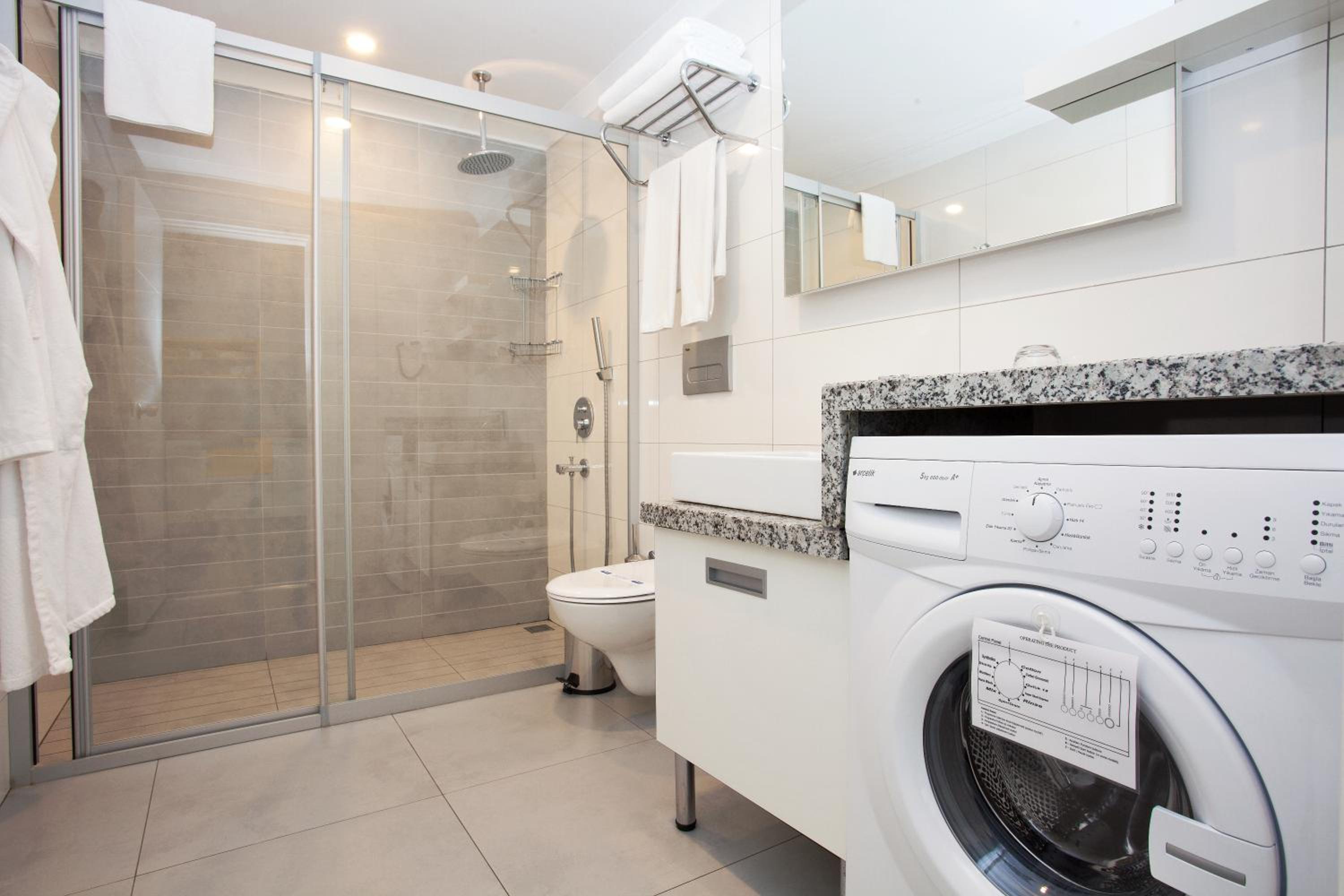 Green Garden Suites Hotel - Image 17