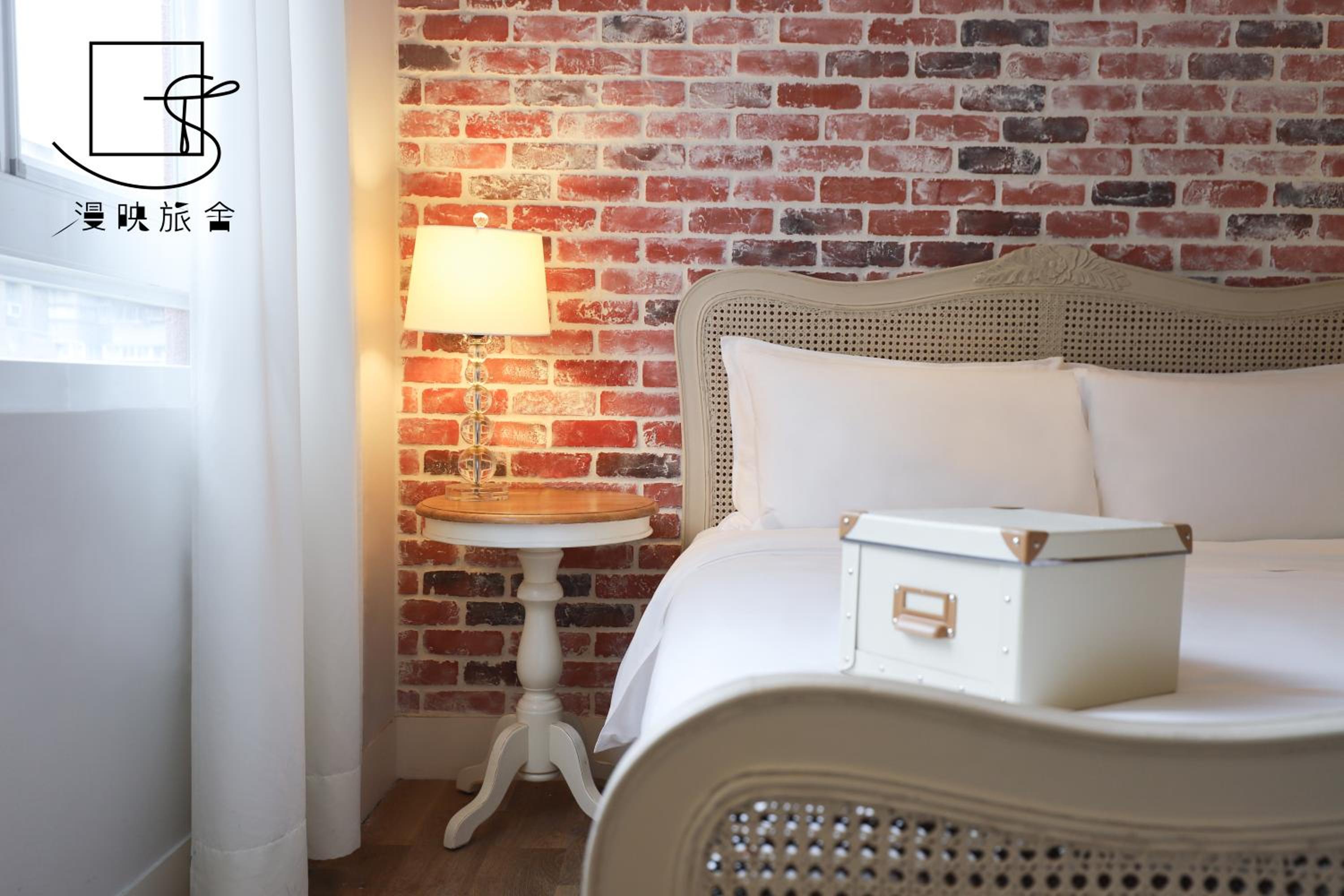 Hotel Slow Town Hotel-Reel - Image 1