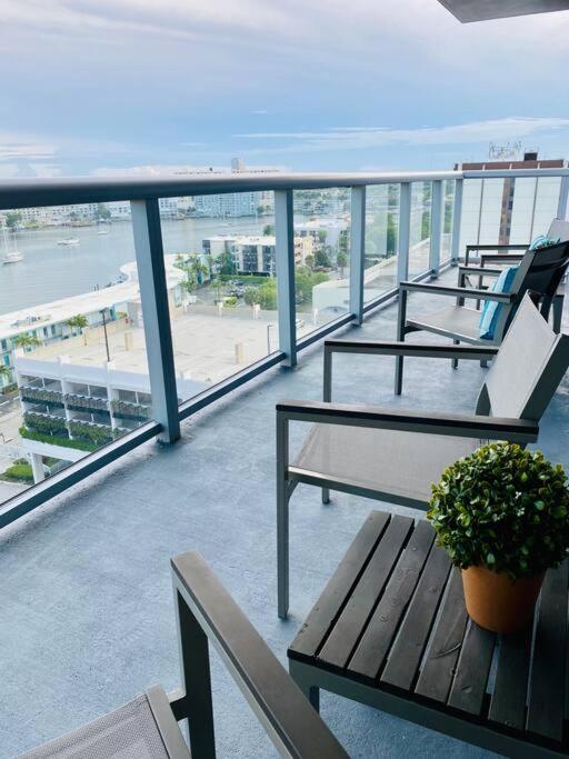 Stylish Miami Beach Getaway, Ocean Views & Gourmet Kitchen -12A view 4