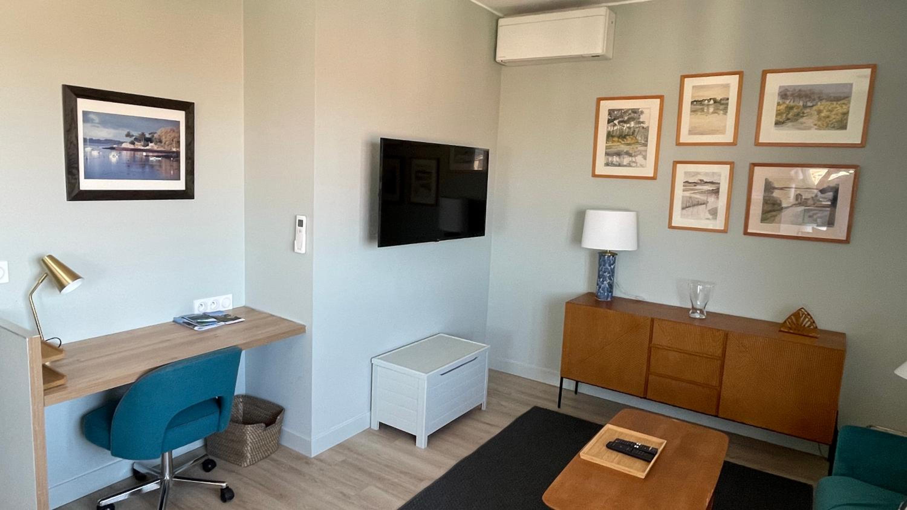 Vue sur rade appartement élégant vaste climatisé étage élevé ascenseur proche parking et toutes commodités au cœur du Toulon historique, photo 50
