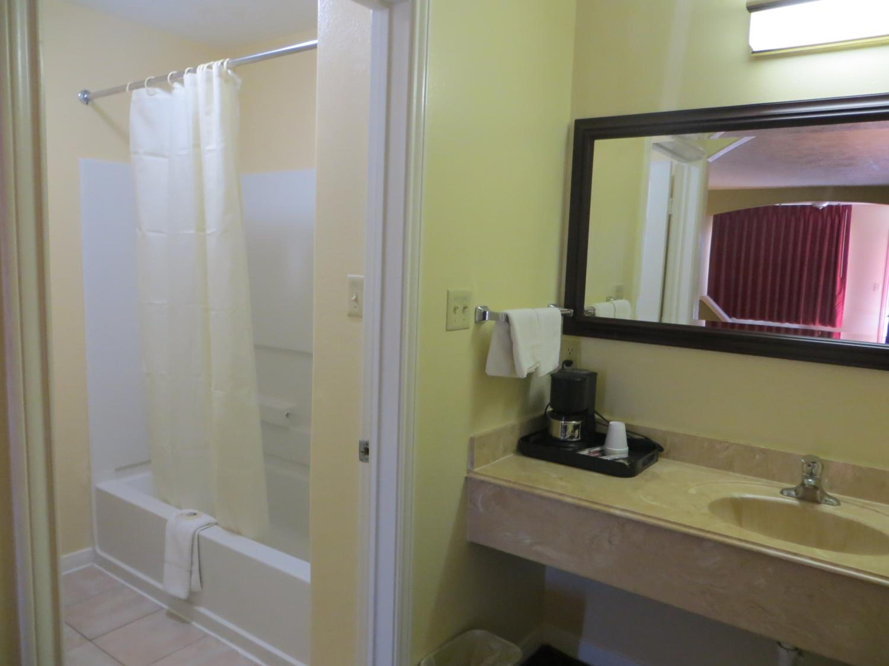 Americas Best Value Inn  Suites Hempstead - Property Image 13