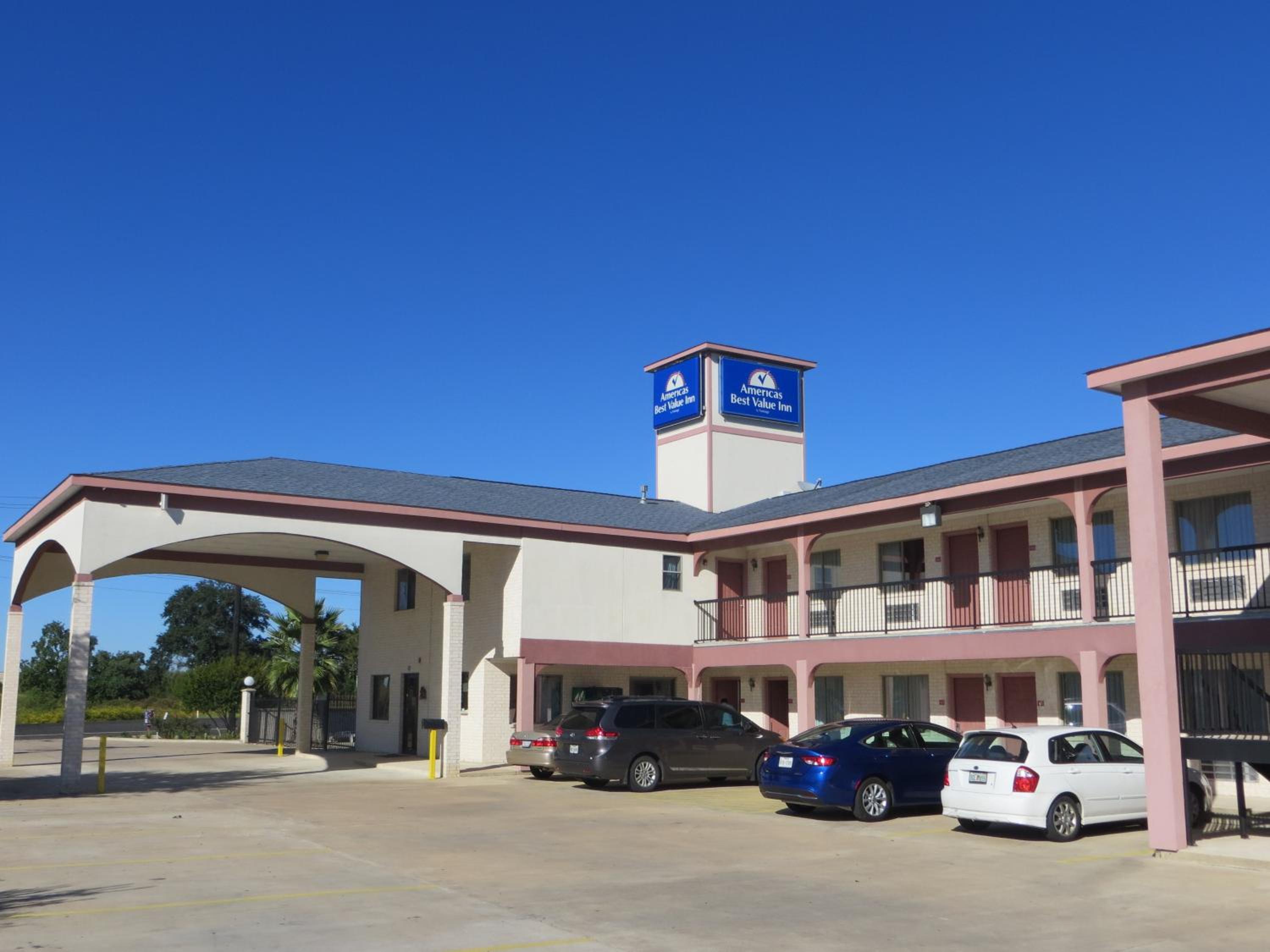 Americas Best Value Inn  Suites Hempstead - Property Image 8