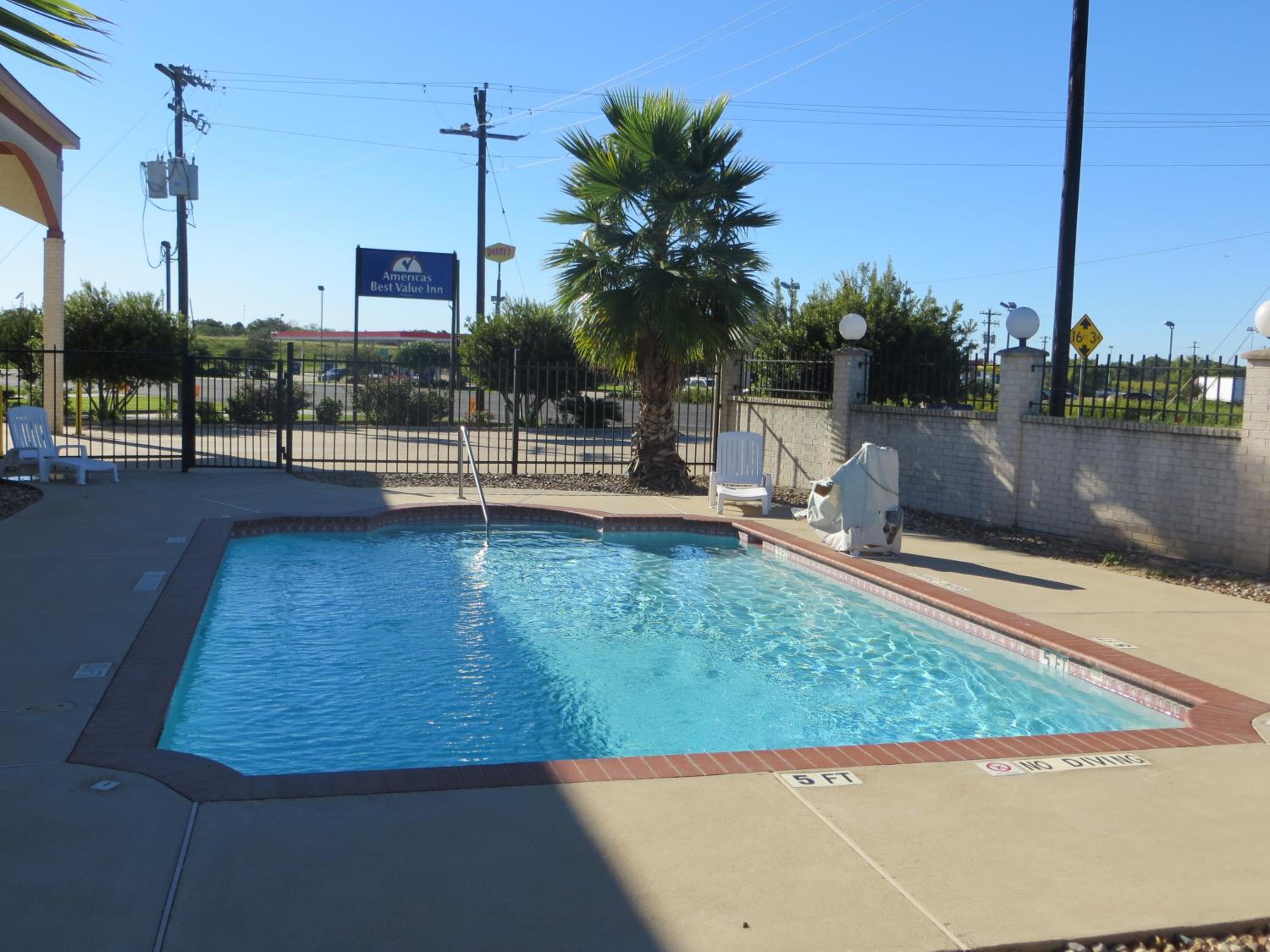 Americas Best Value Inn  Suites Hempstead - Property Image 6