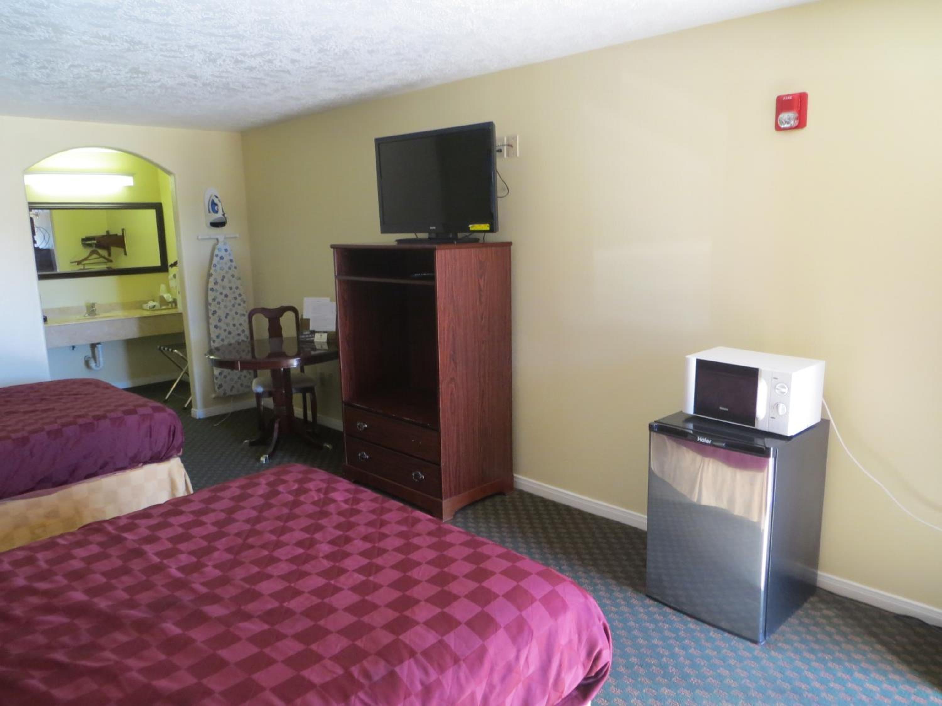Americas Best Value Inn  Suites Hempstead - Property Image 9