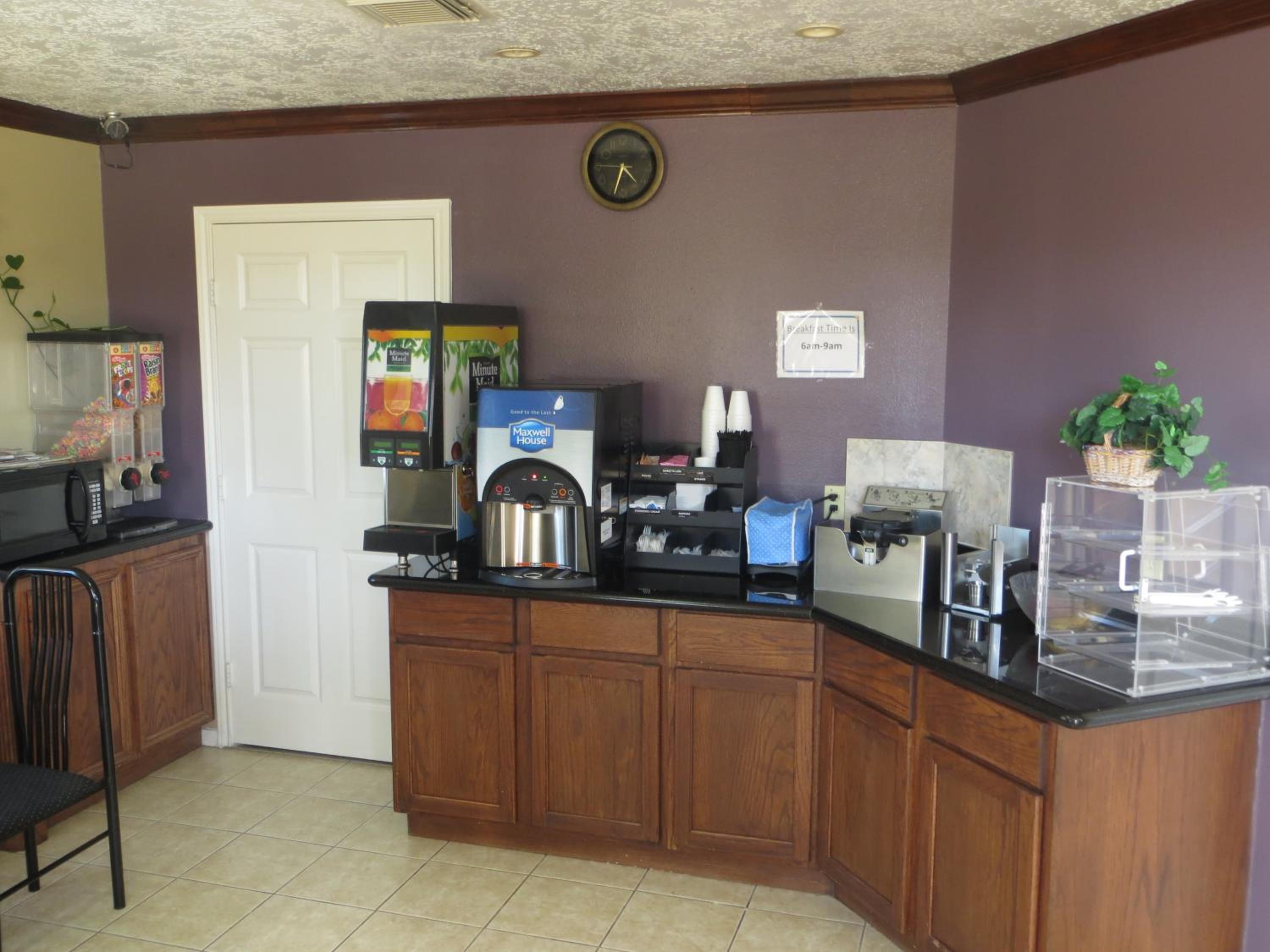 Americas Best Value Inn  Suites Hempstead - Property Image 1